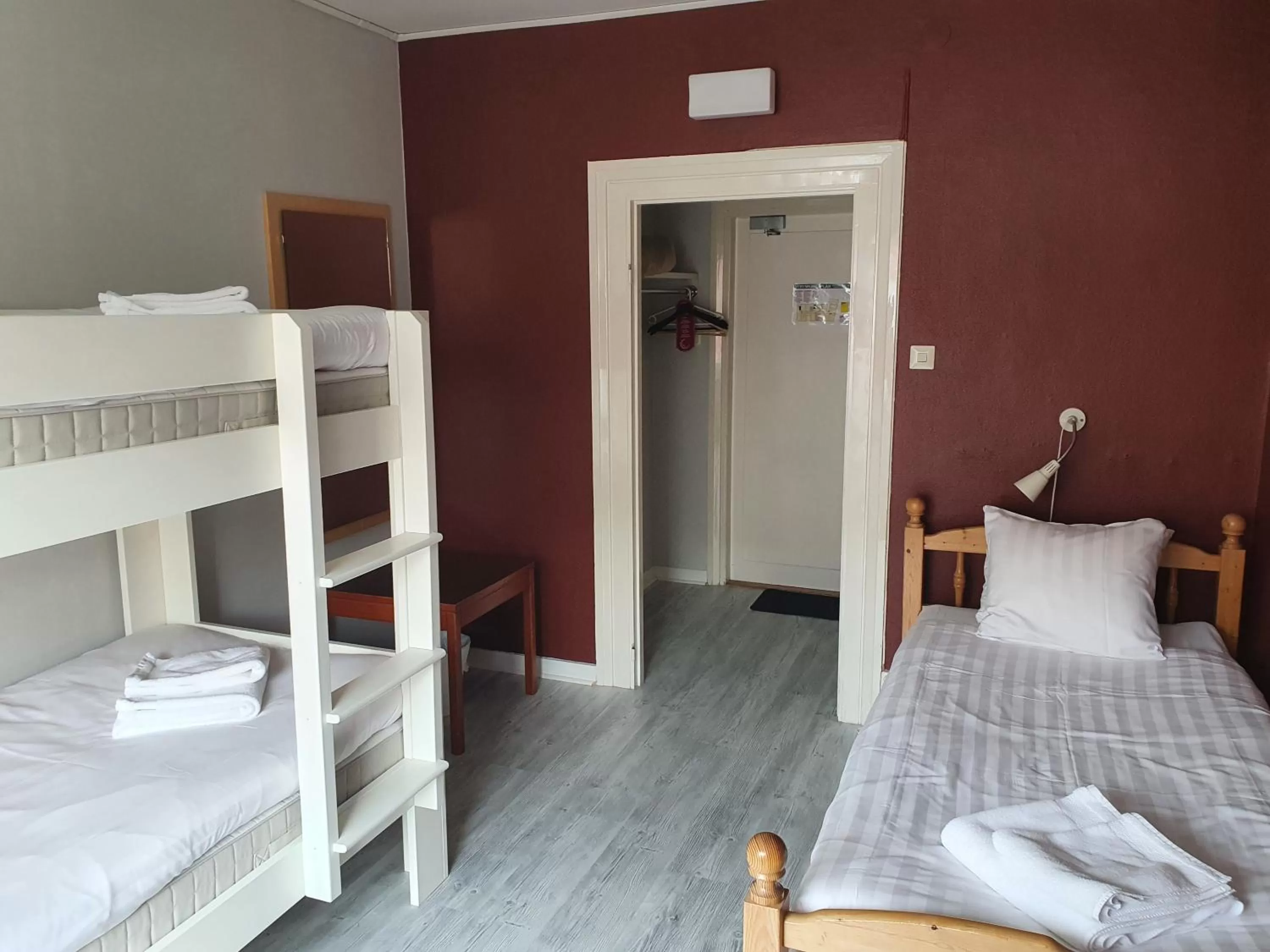 Photo of the whole room, Bed in Saga Hotell