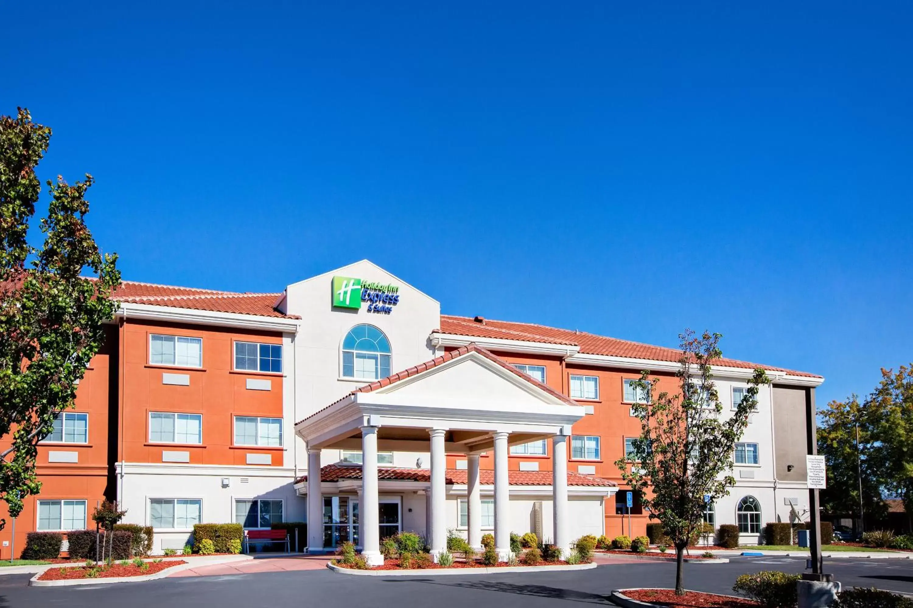 Property Building in Holiday Inn Express Hotel & Suites Oroville Southwest, an IHG Hotel