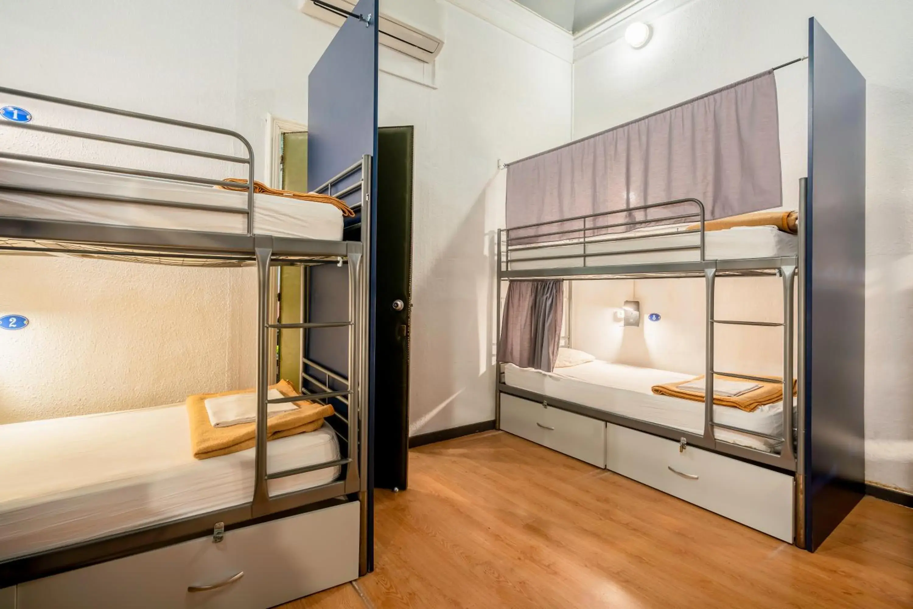 Bed, Bunk Bed in Casa Barcelo Hostel Barcelona