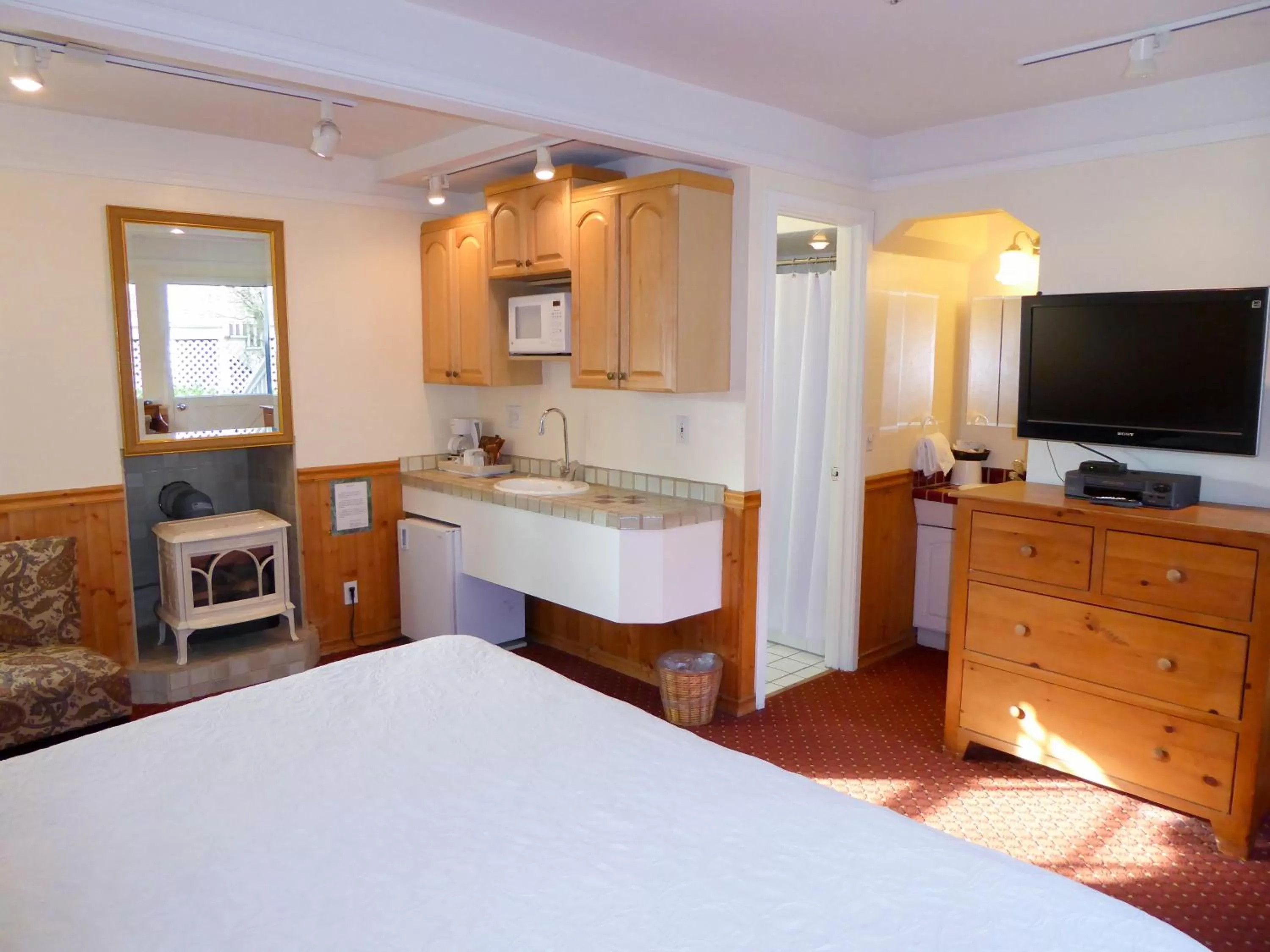 Photo of the whole room, Bed in Briarwood Inn