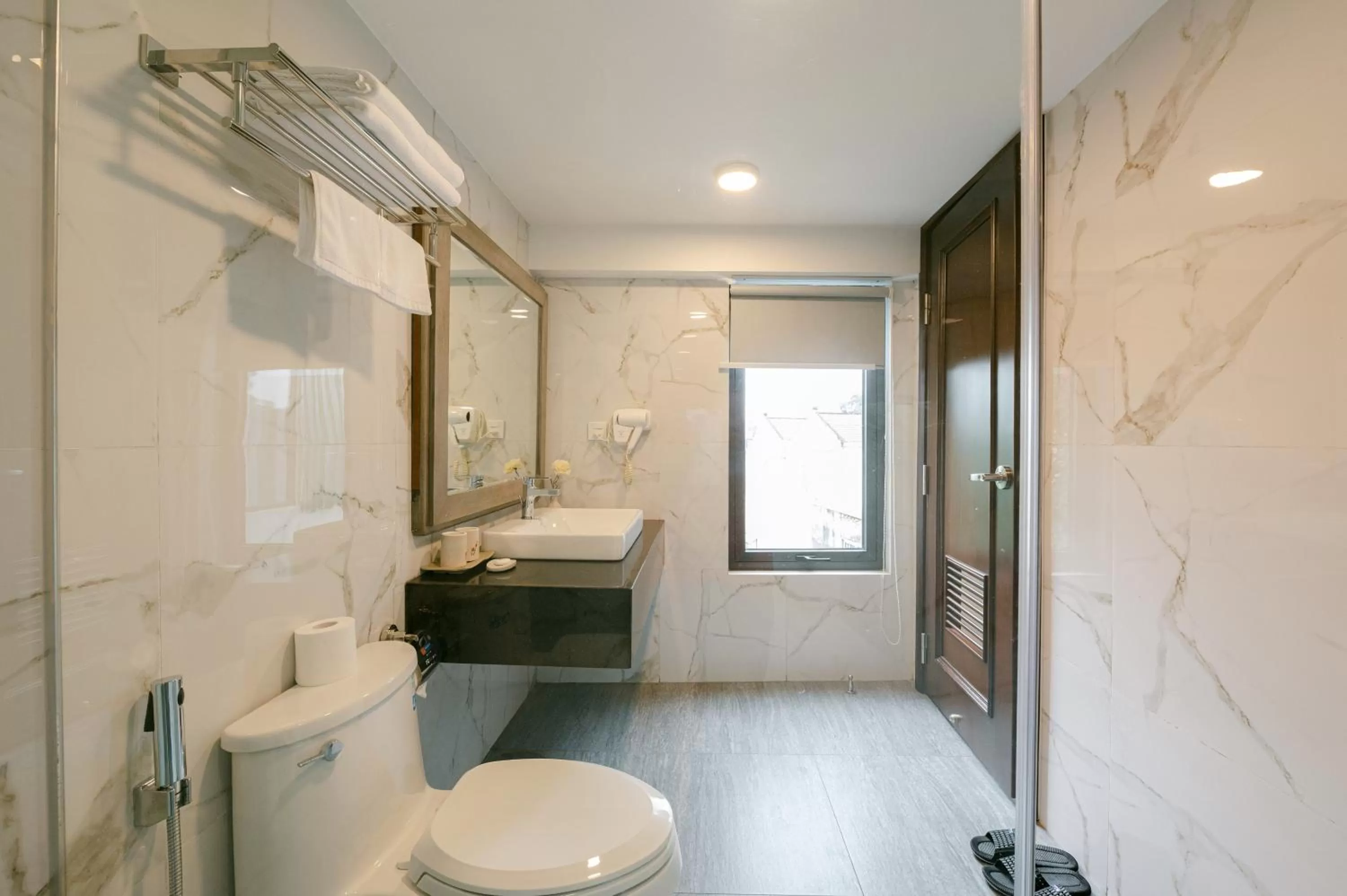 Bathroom in Marigold Hotel Hanoi