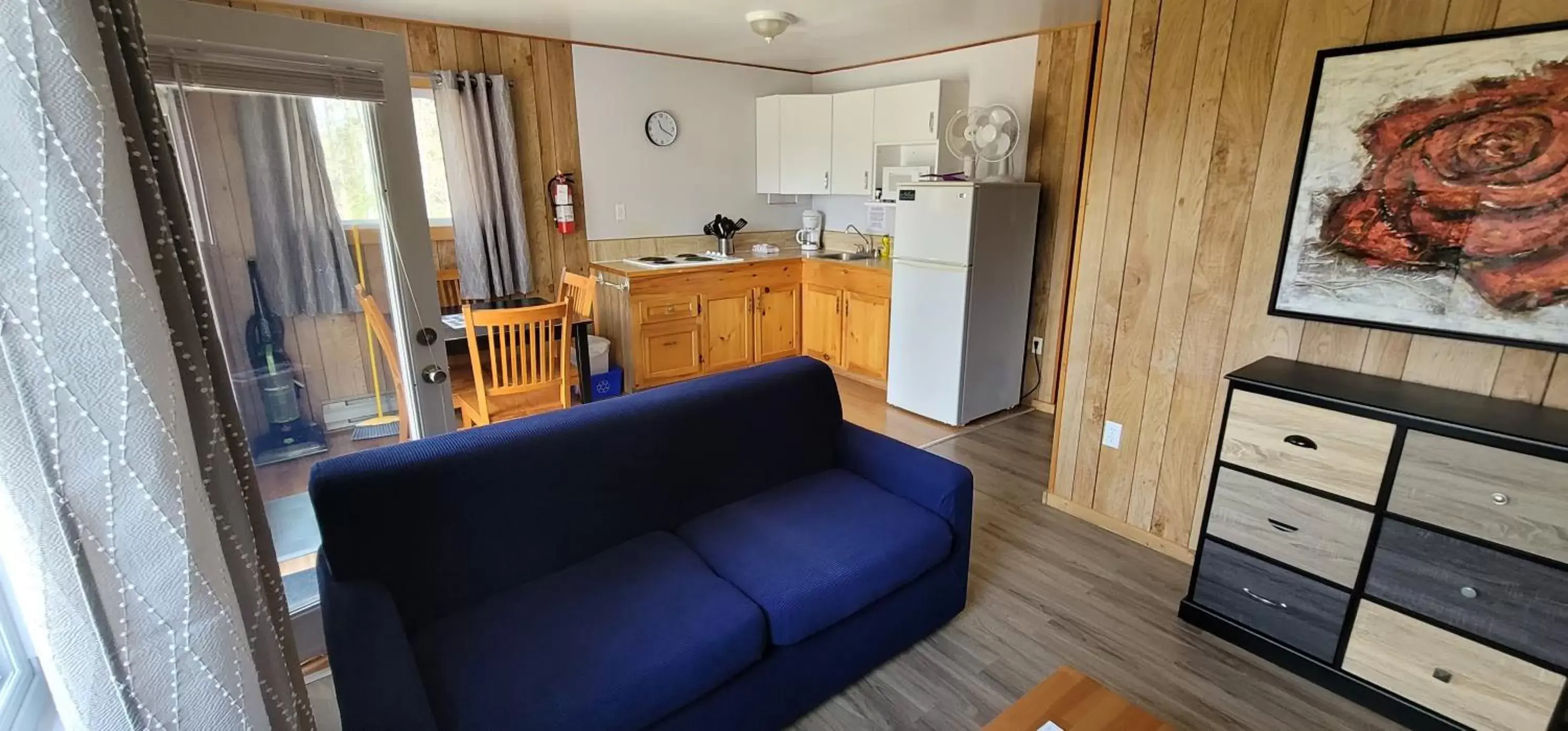 Kitchen/Kitchenette in Parkway Cottage Resort and Trading Post