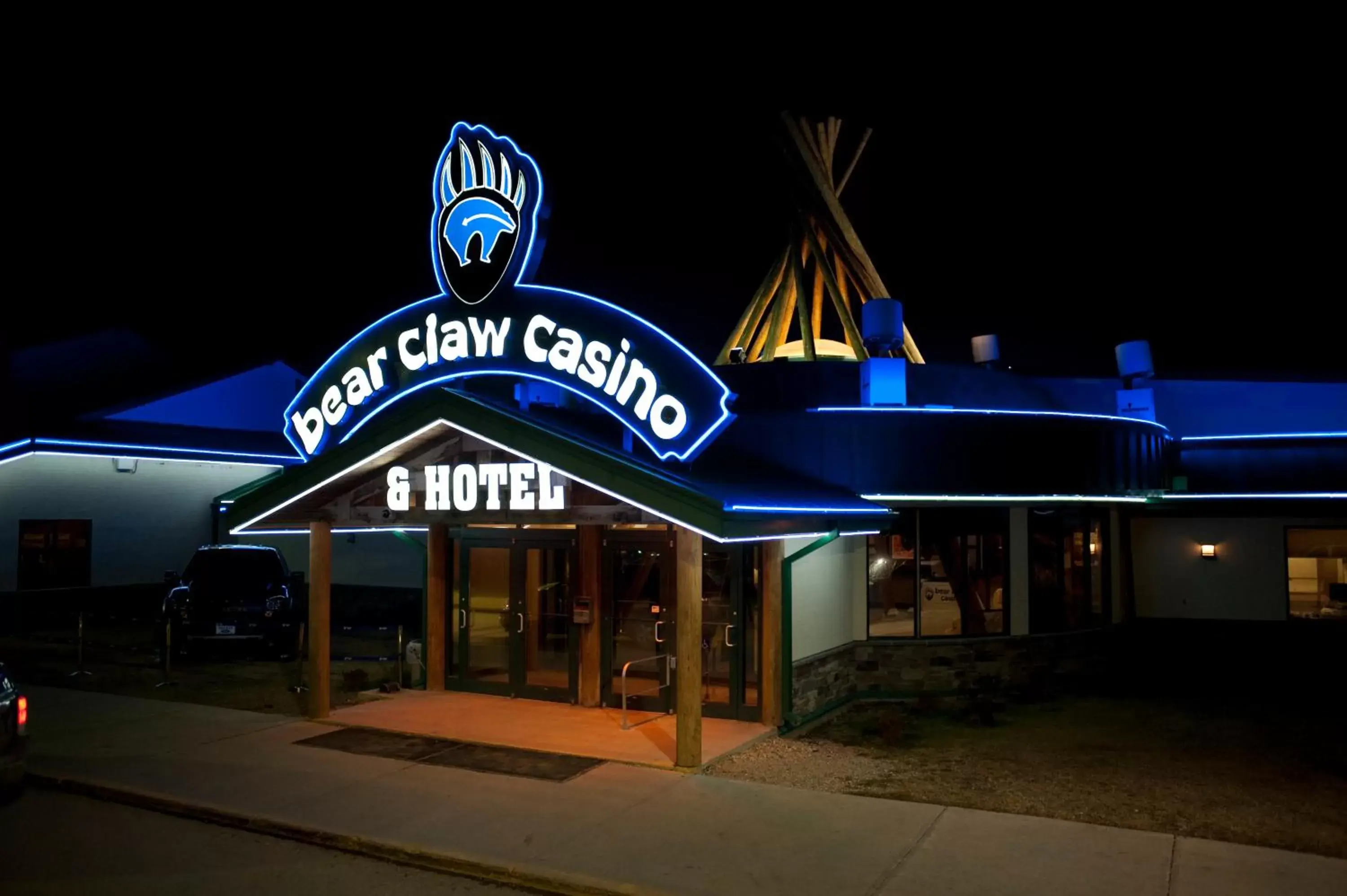 Facade/entrance in Bear Claw Casino & Hotel