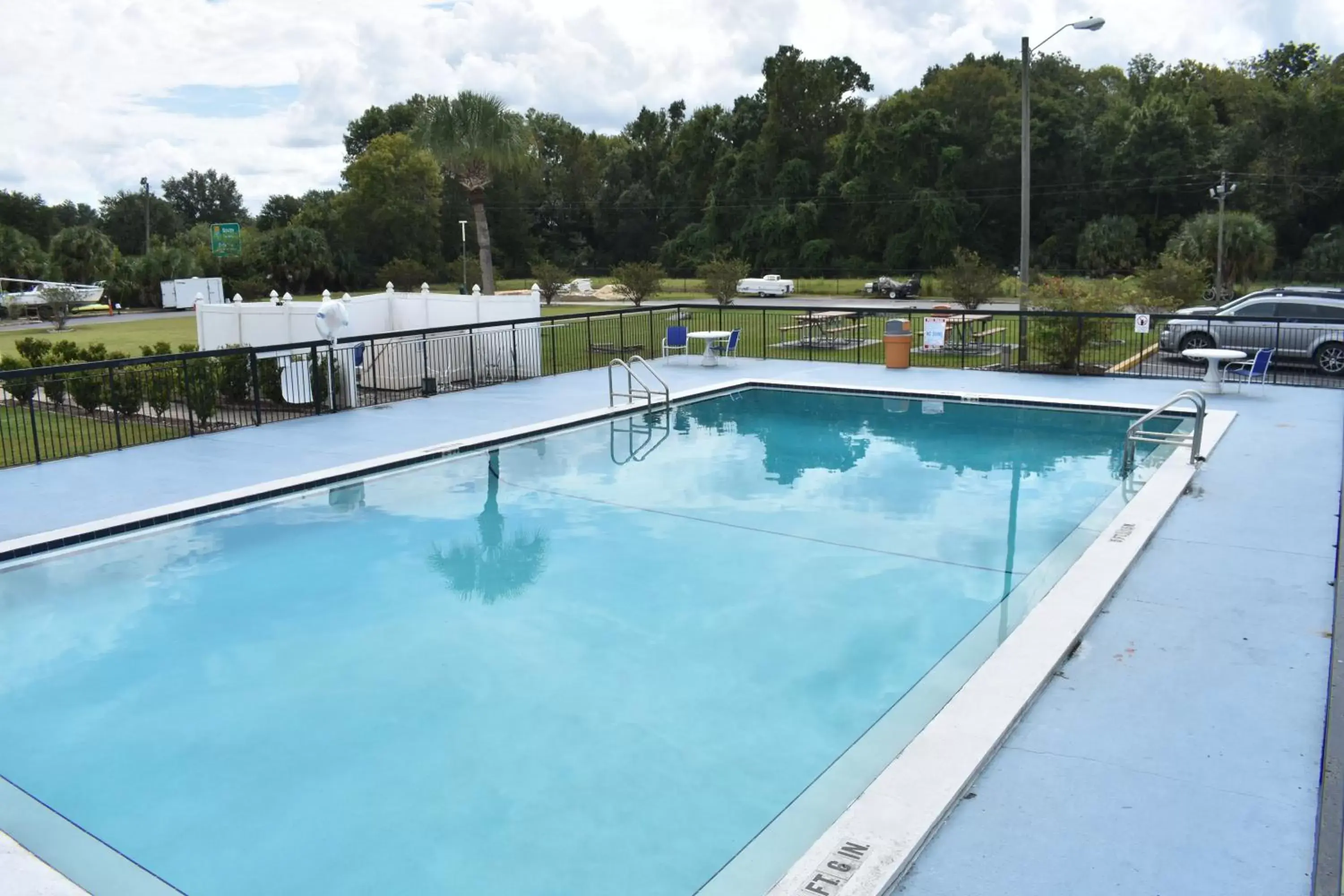 Pool view, Swimming Pool in Days Inn by Wyndham Wildwood I-75