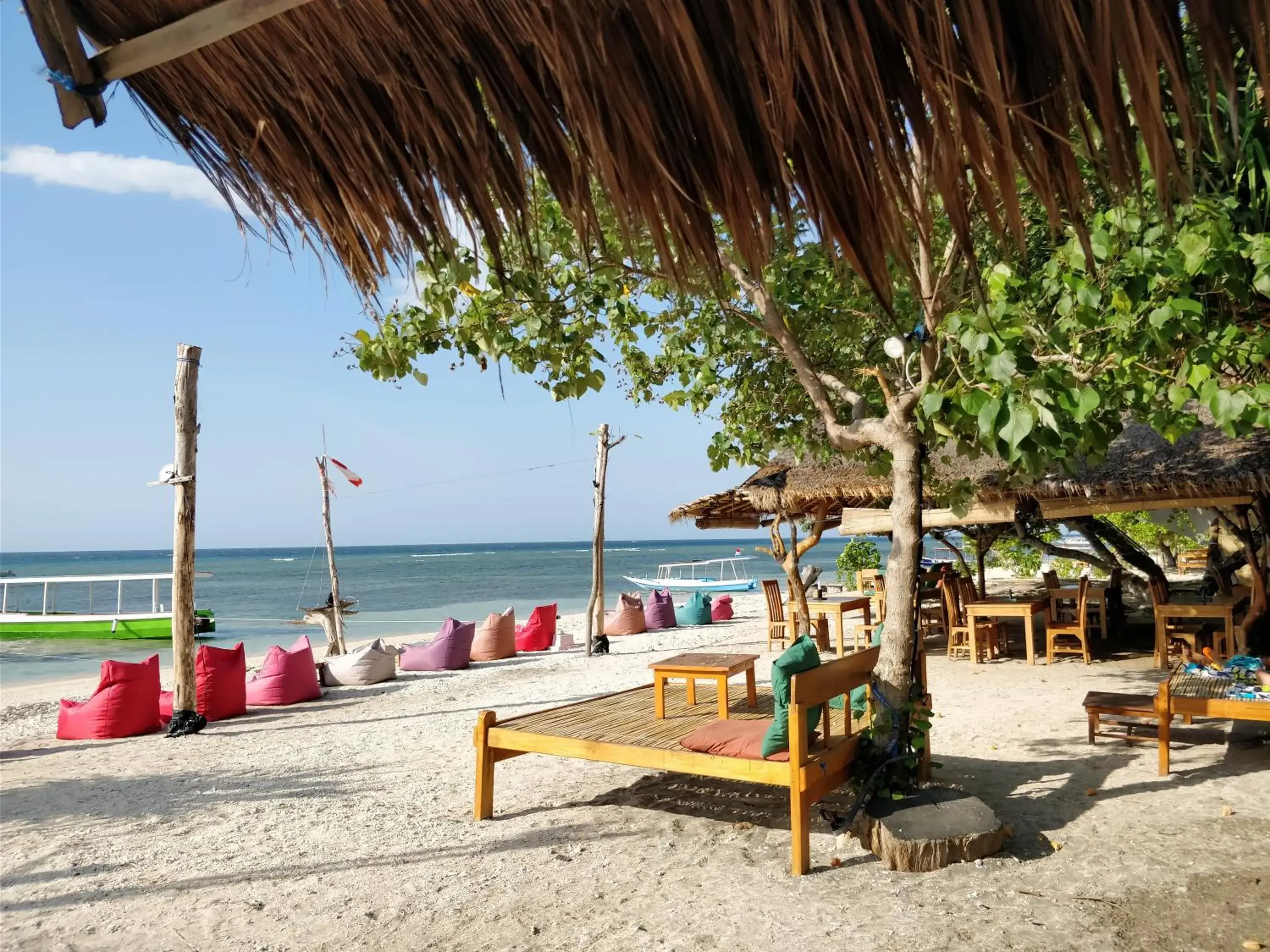 Restaurant/places to eat, Beach in Pandan Bungalow