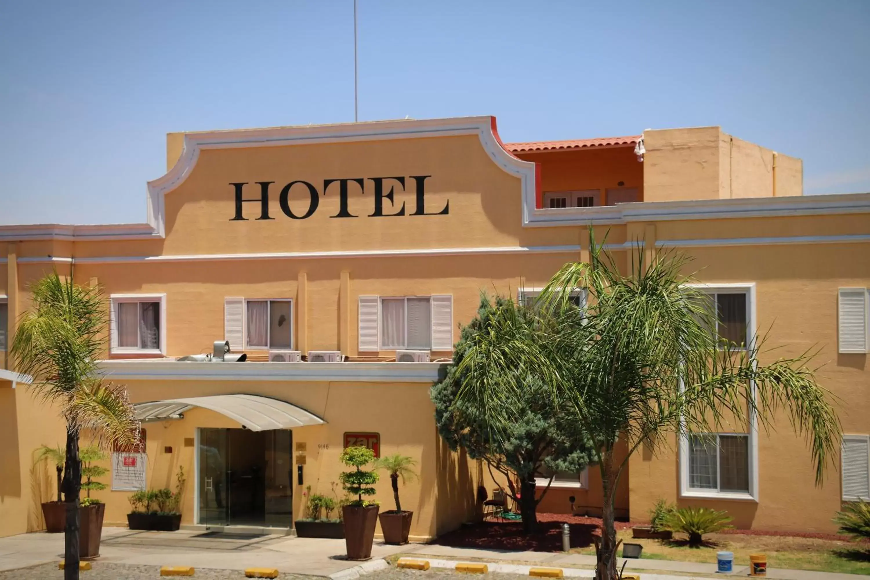 Facade/entrance in Zar Guadalajara Facade/entrance in Zar Guadalajara