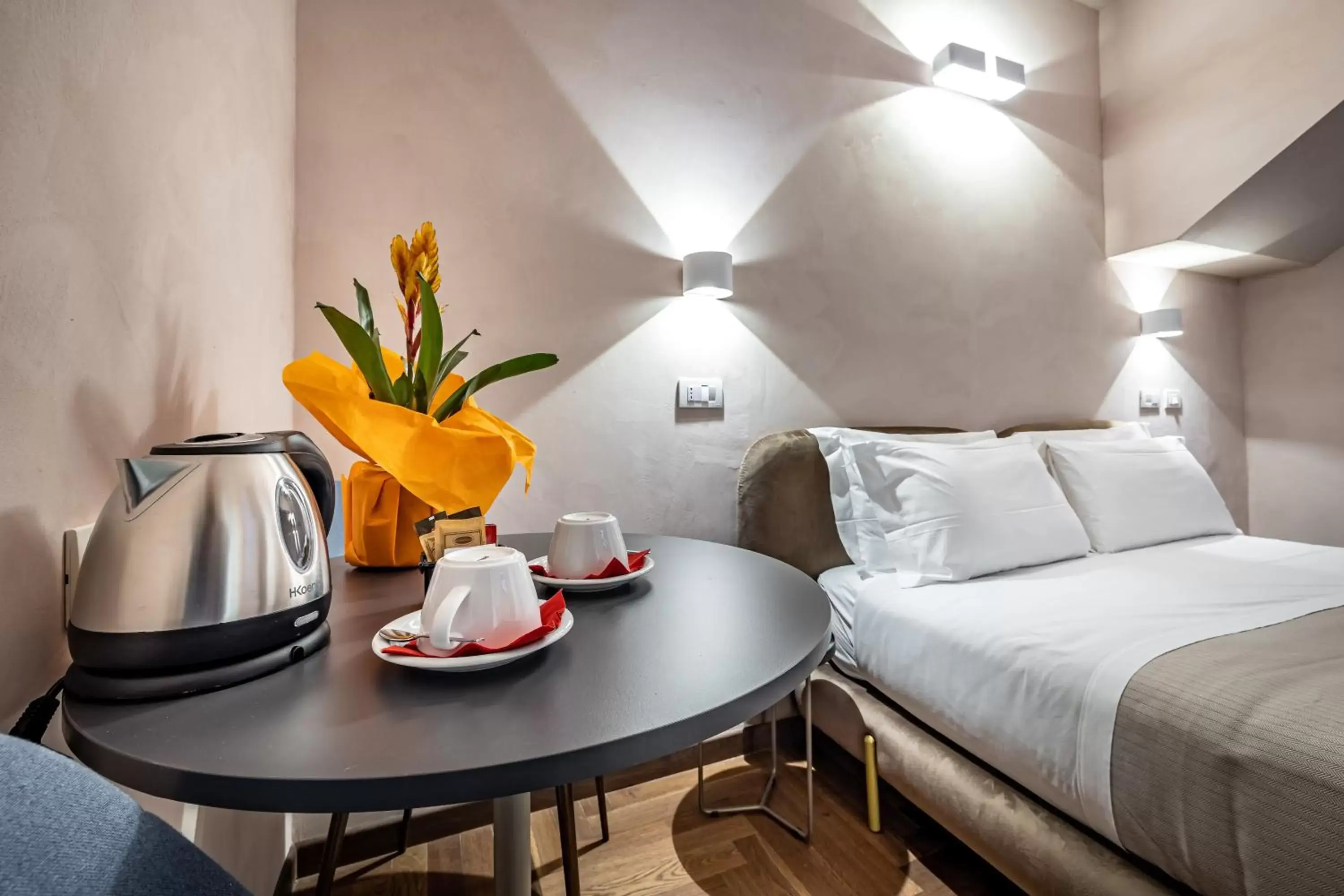 Photo of the whole room, Bed in Hotel La Scaletta al Ponte Vecchio