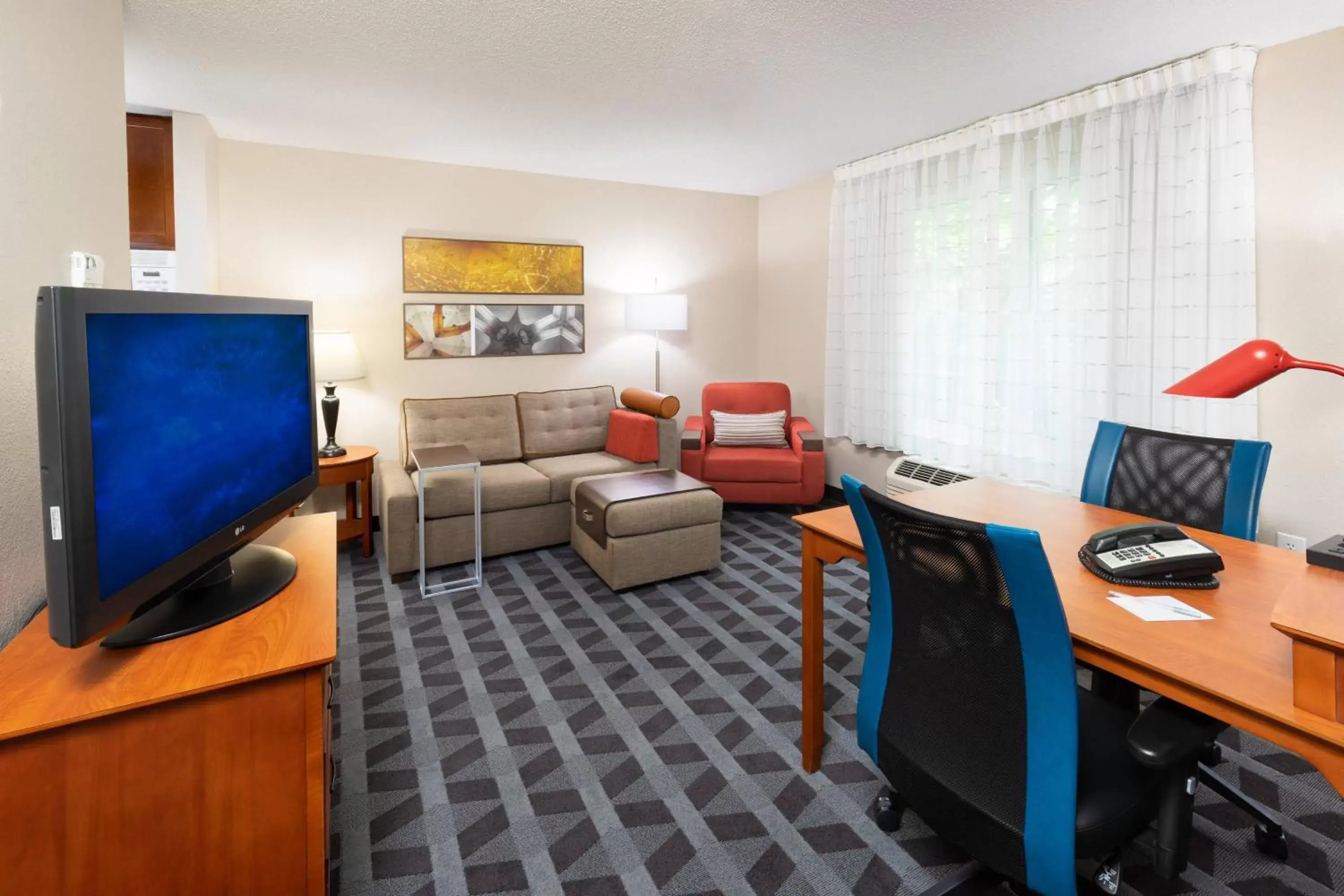 Living room, TV/Entertainment Center in TownePlace Suites Bowie Town Center