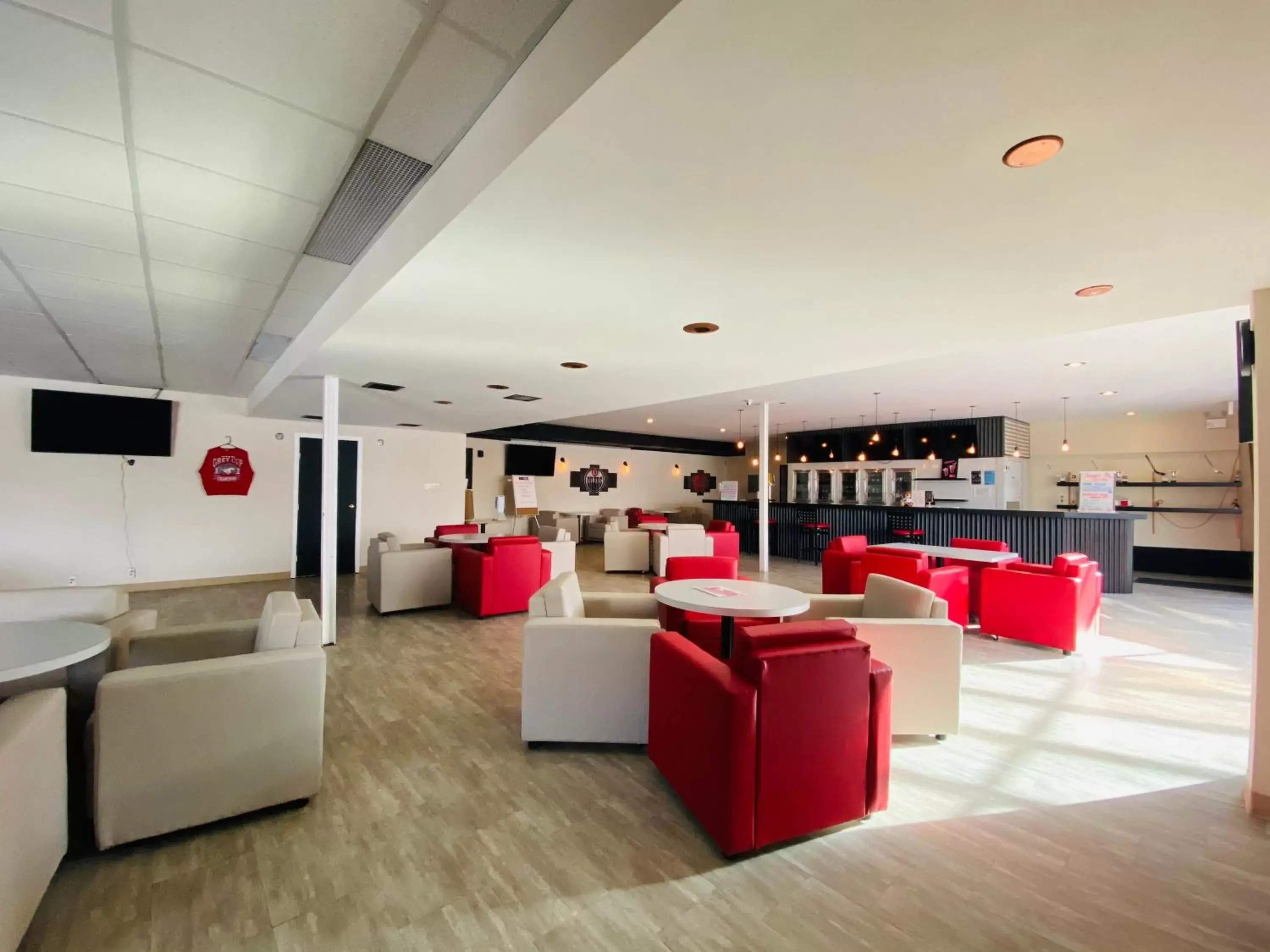 Lounge or bar in Ramada by Wyndham Whitecourt