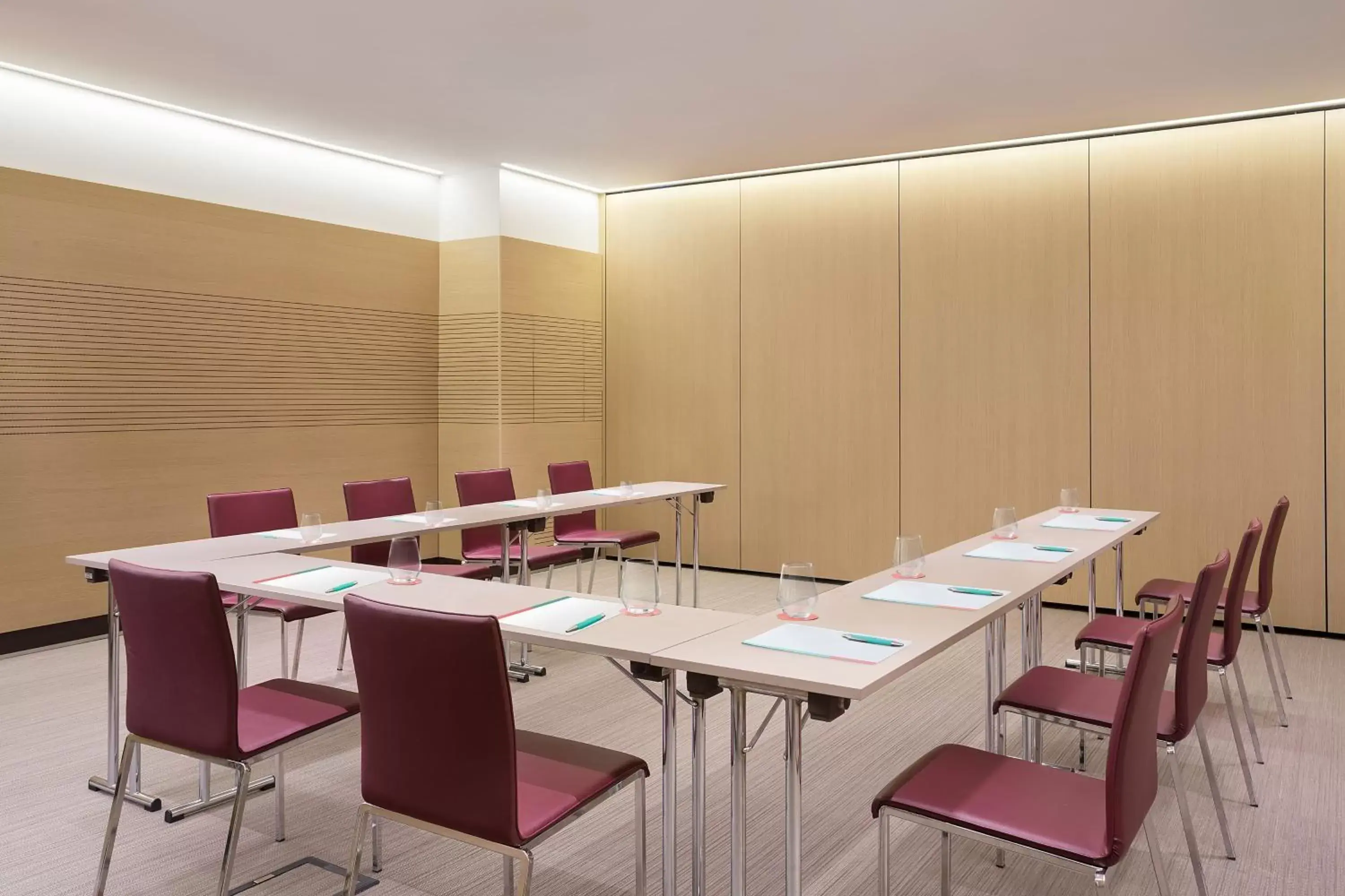 Meeting/conference room in Le Meridien Visconti Rome