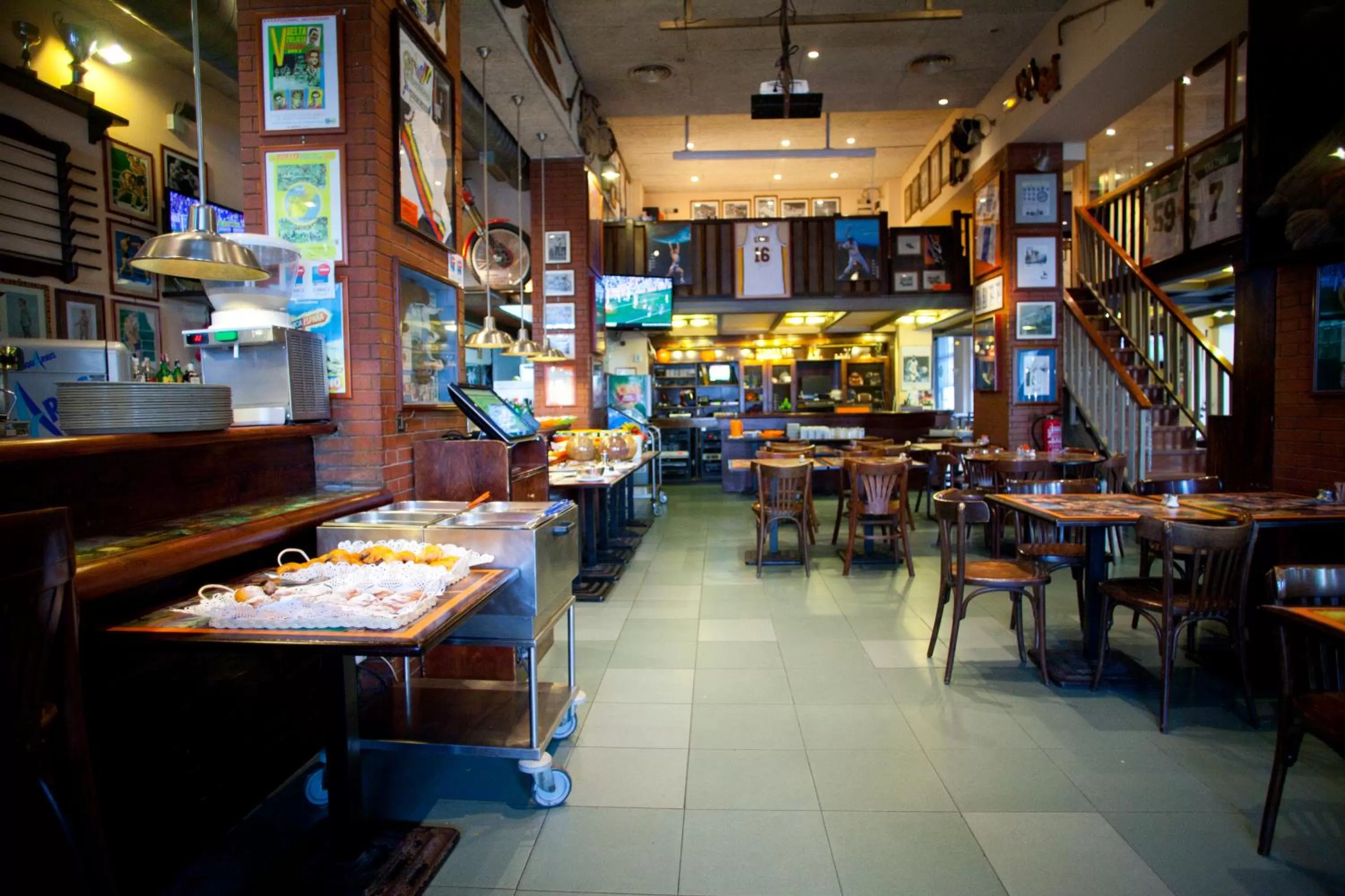 Restaurant/places to eat in Hotel Subur