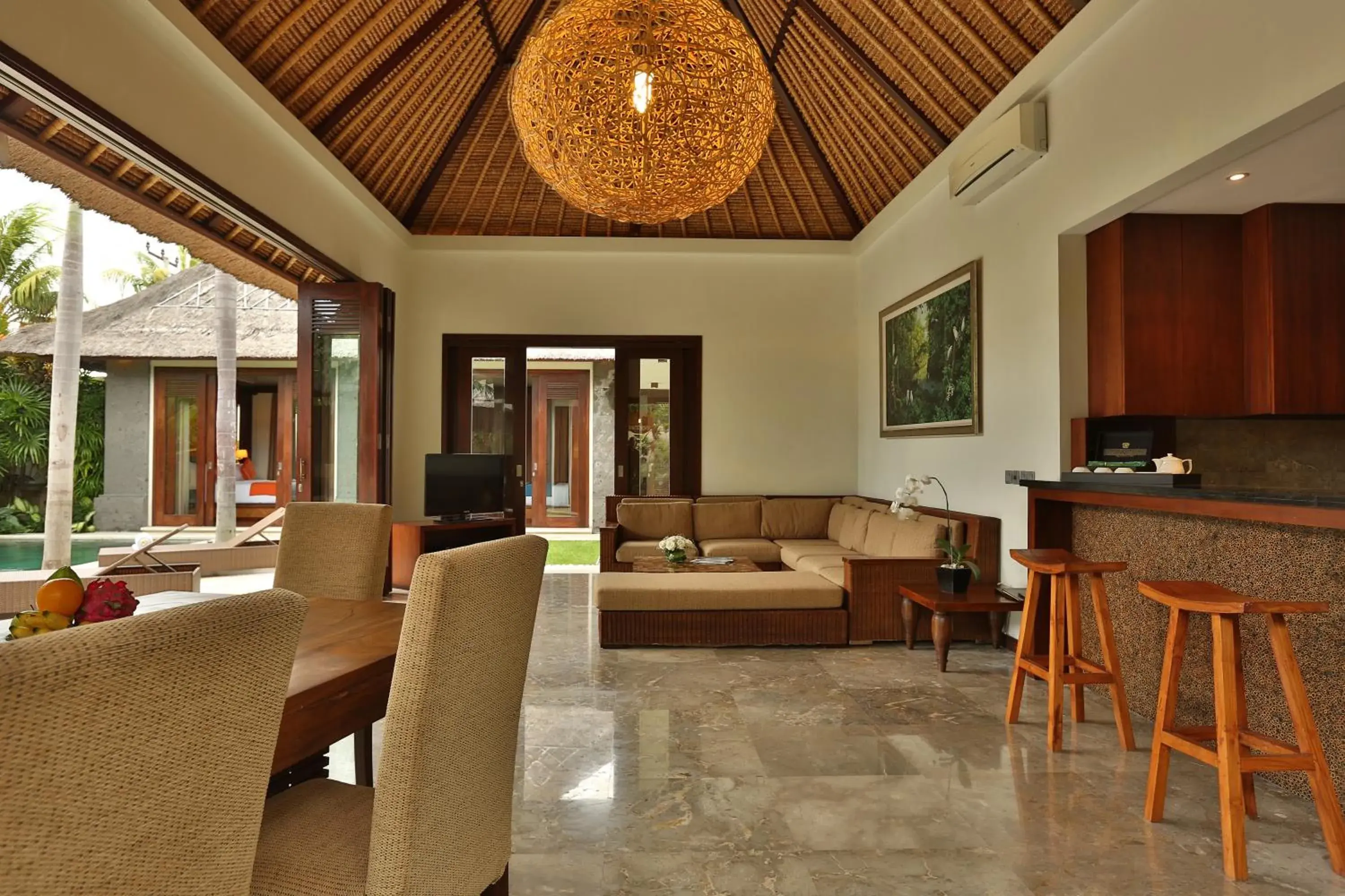 Living room, Lounge/Bar in Mahagiri Villas Sanur