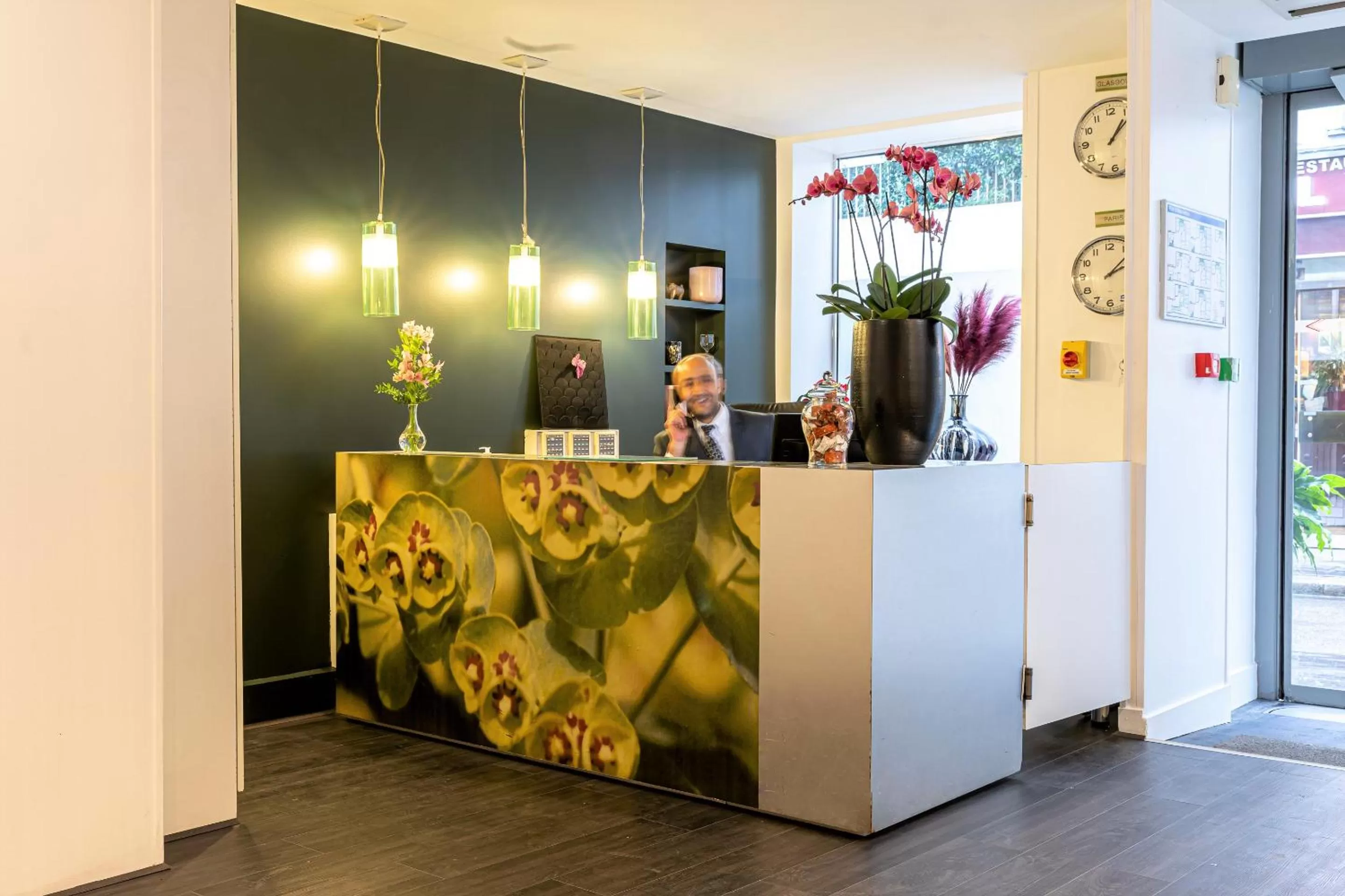 Lobby or reception in Hotel Glasgow Monceau by Patrick Hayat