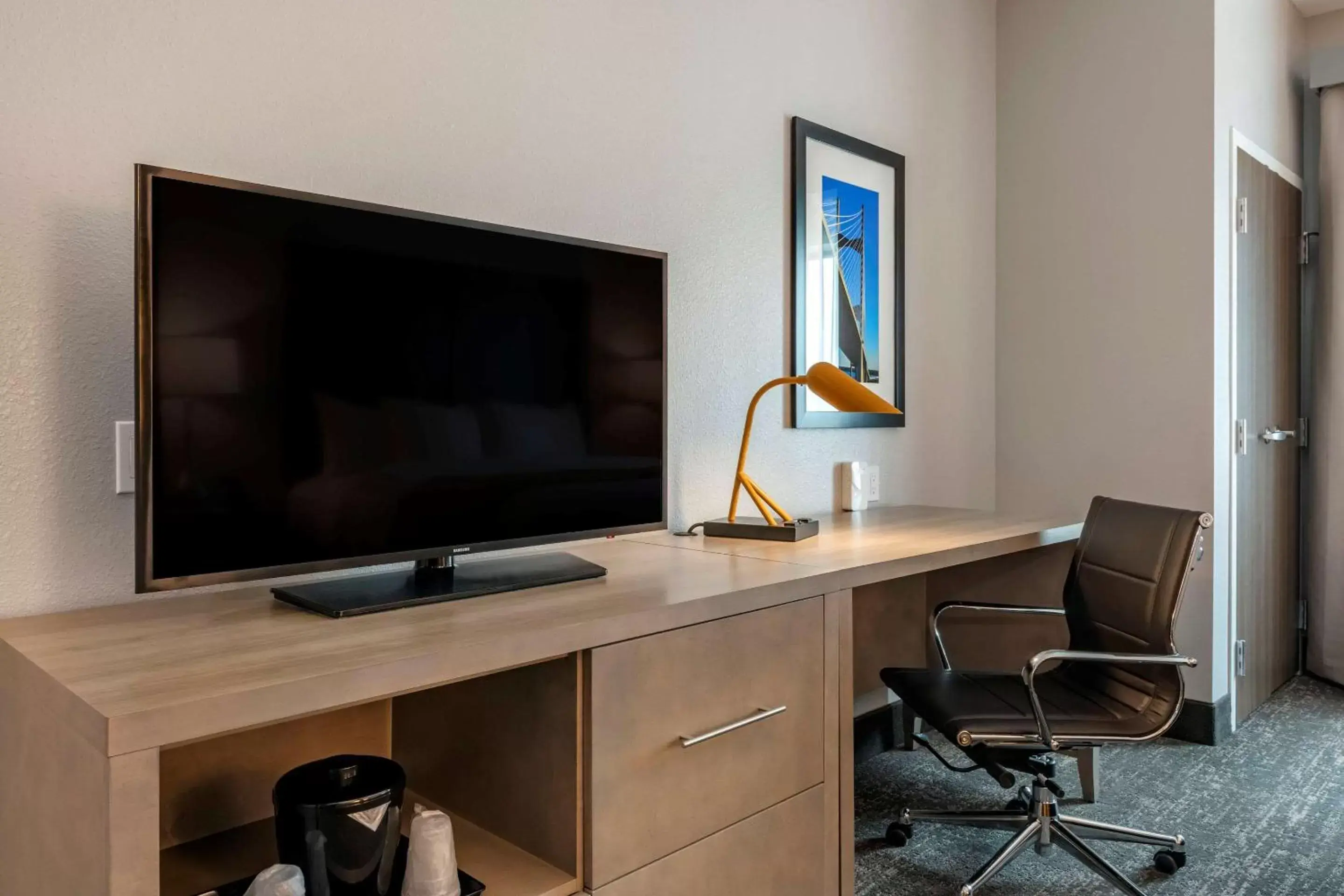 Photo of the whole room, TV/Entertainment Center in Comfort Inn & Suites Jacksonville - Orange Park