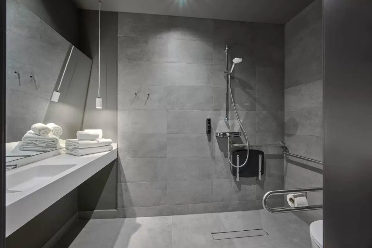 Bathroom in Zleep Madrid Airport Bathroom in Zleep Madrid Airport