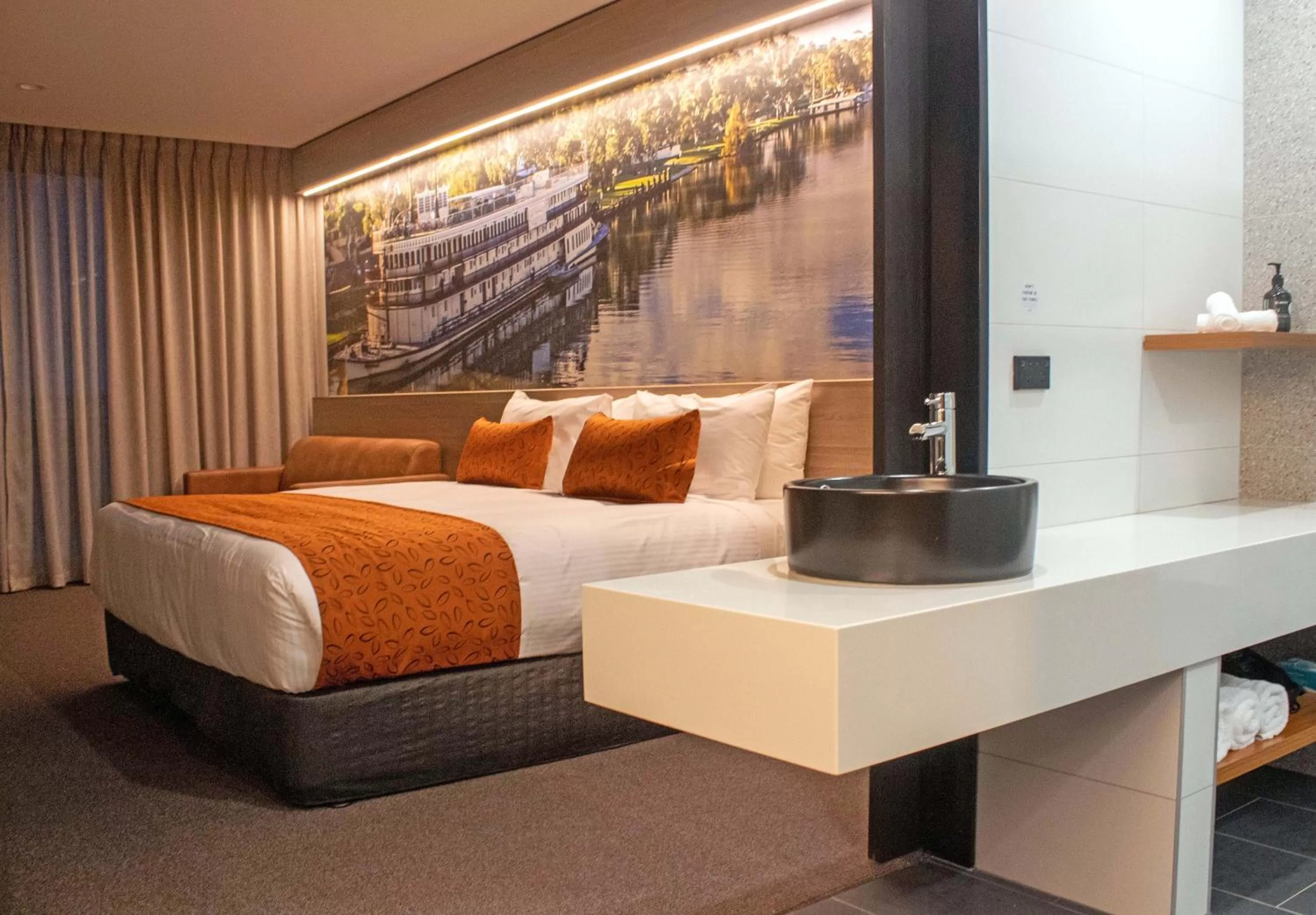 Bed in Bridgeport Hotel