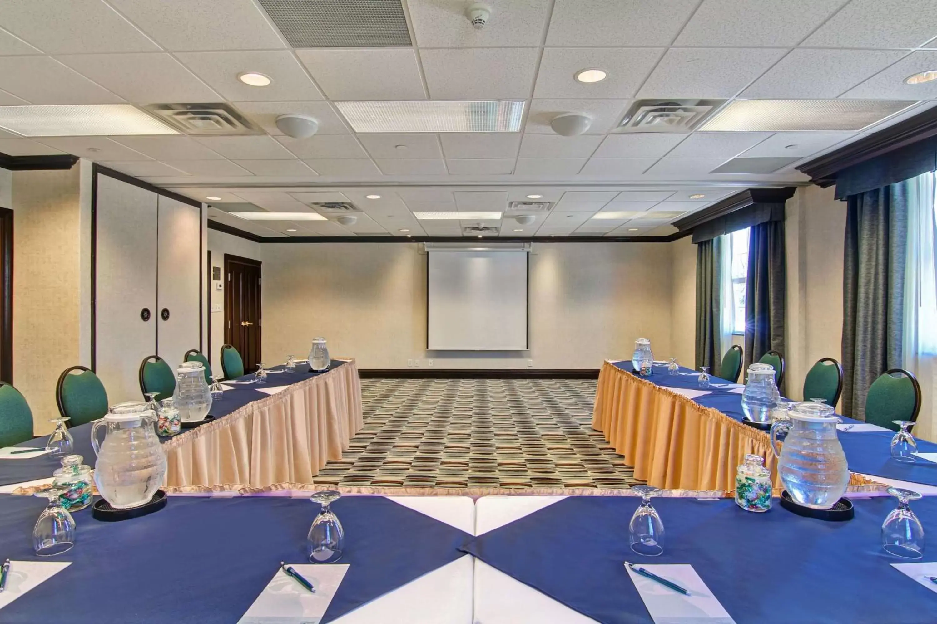 Meeting/conference room in Homewood Suites by Hilton Toronto-Mississauga