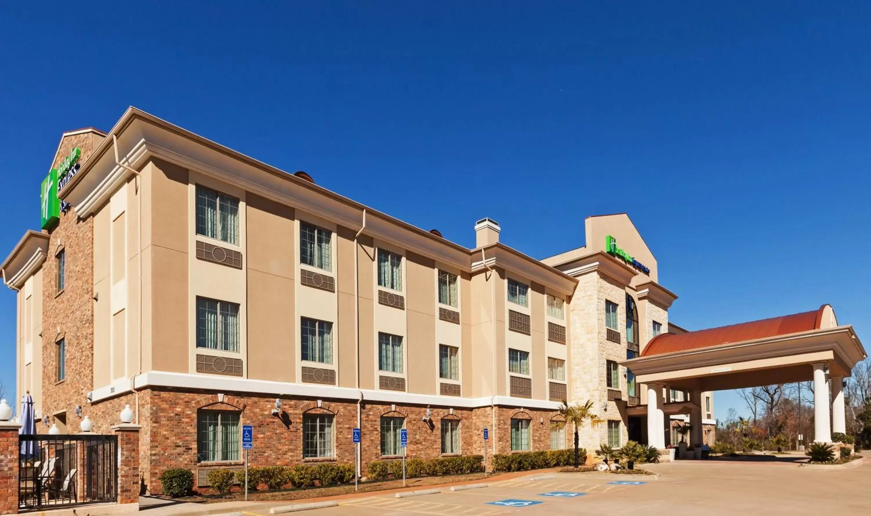 Property Building in Holiday Inn Express Hotel & Suites Henderson - Traffic Star, an IHG Hotel
