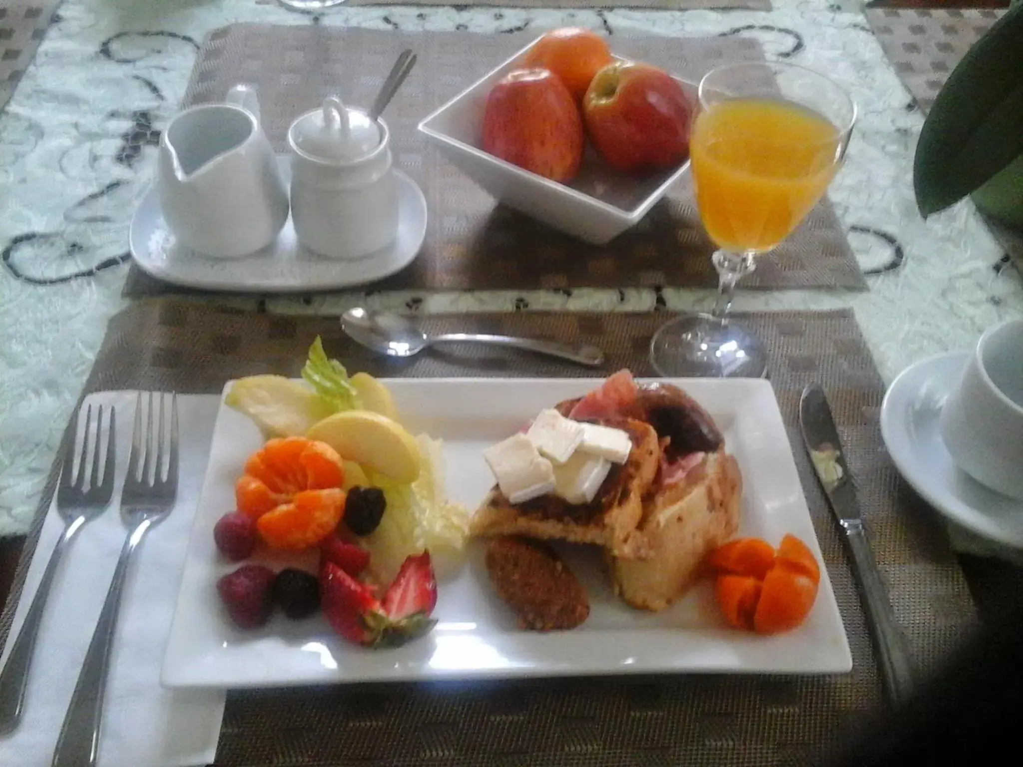 Lunch, Breakfast in B&B Le Transit