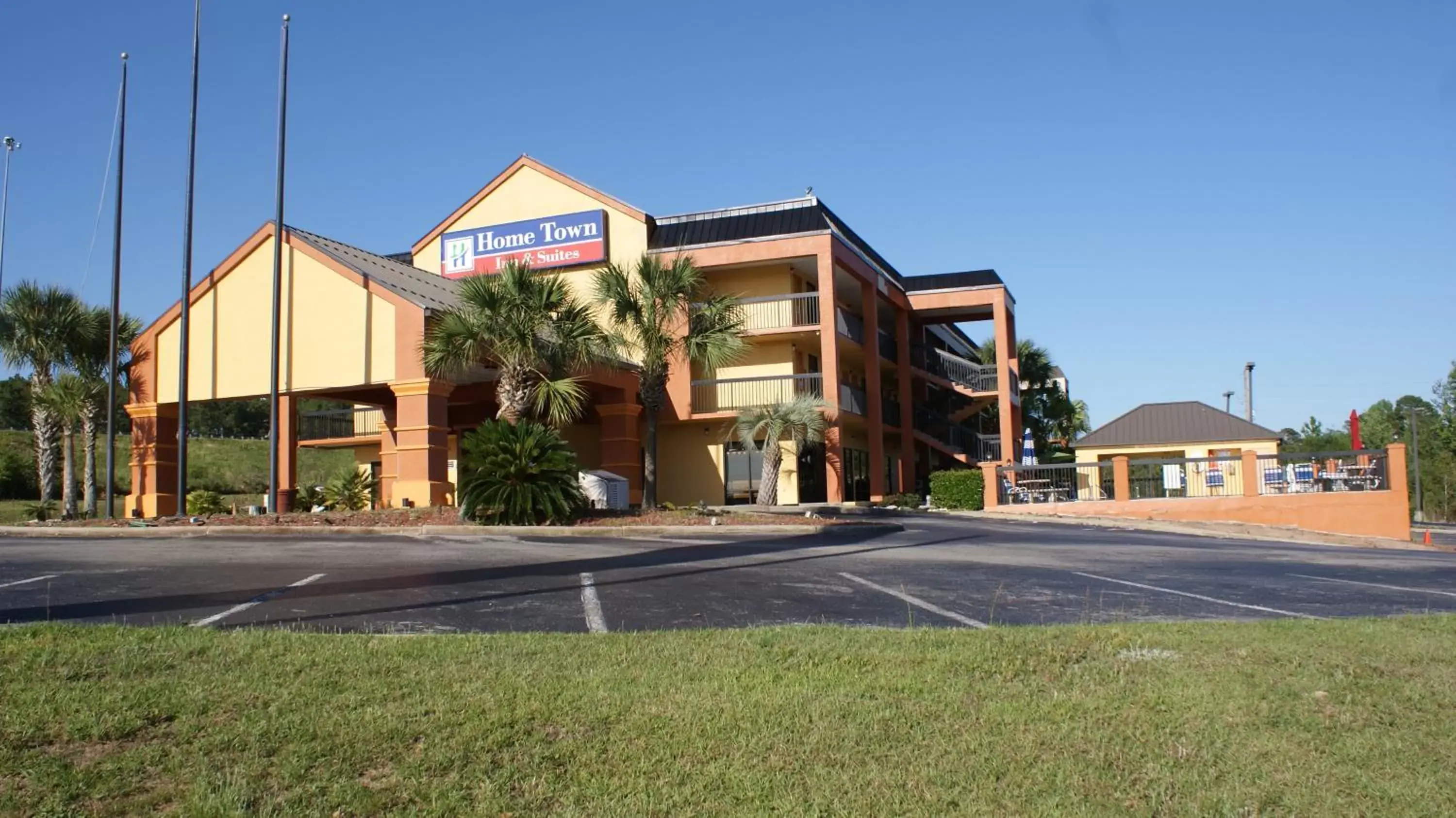 Facade/entrance, Property Building in Home Town Inn & Suites