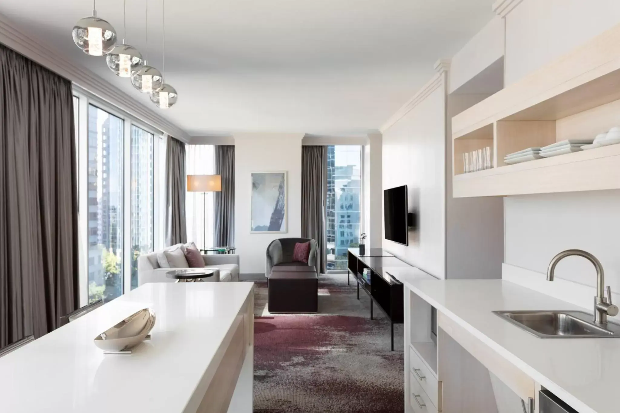 Photo of the whole room, Kitchen/Kitchenette in Loews Atlanta Hotel