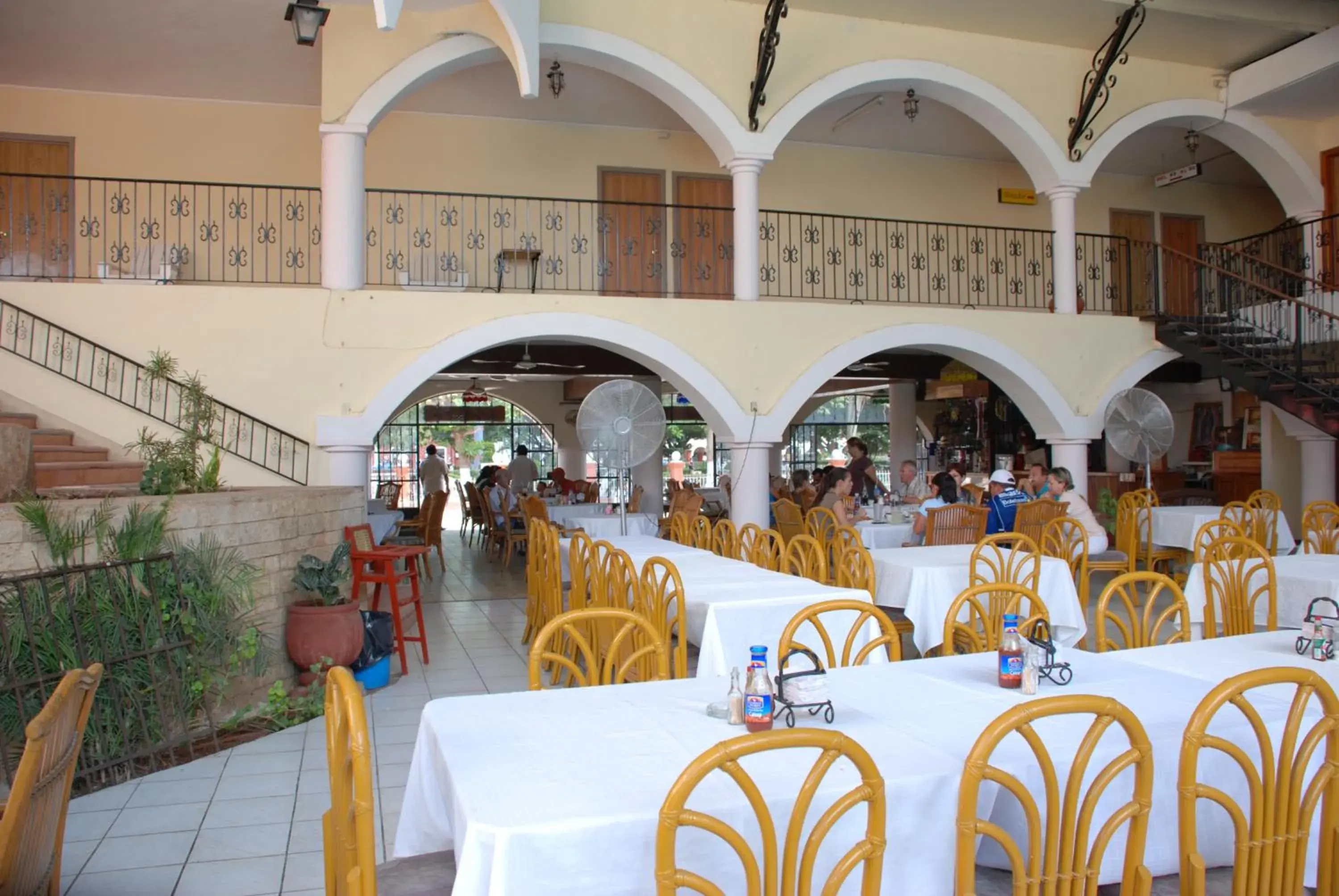 Patio, Restaurant/Places to Eat in Hotel María de la Luz by Rotamundos