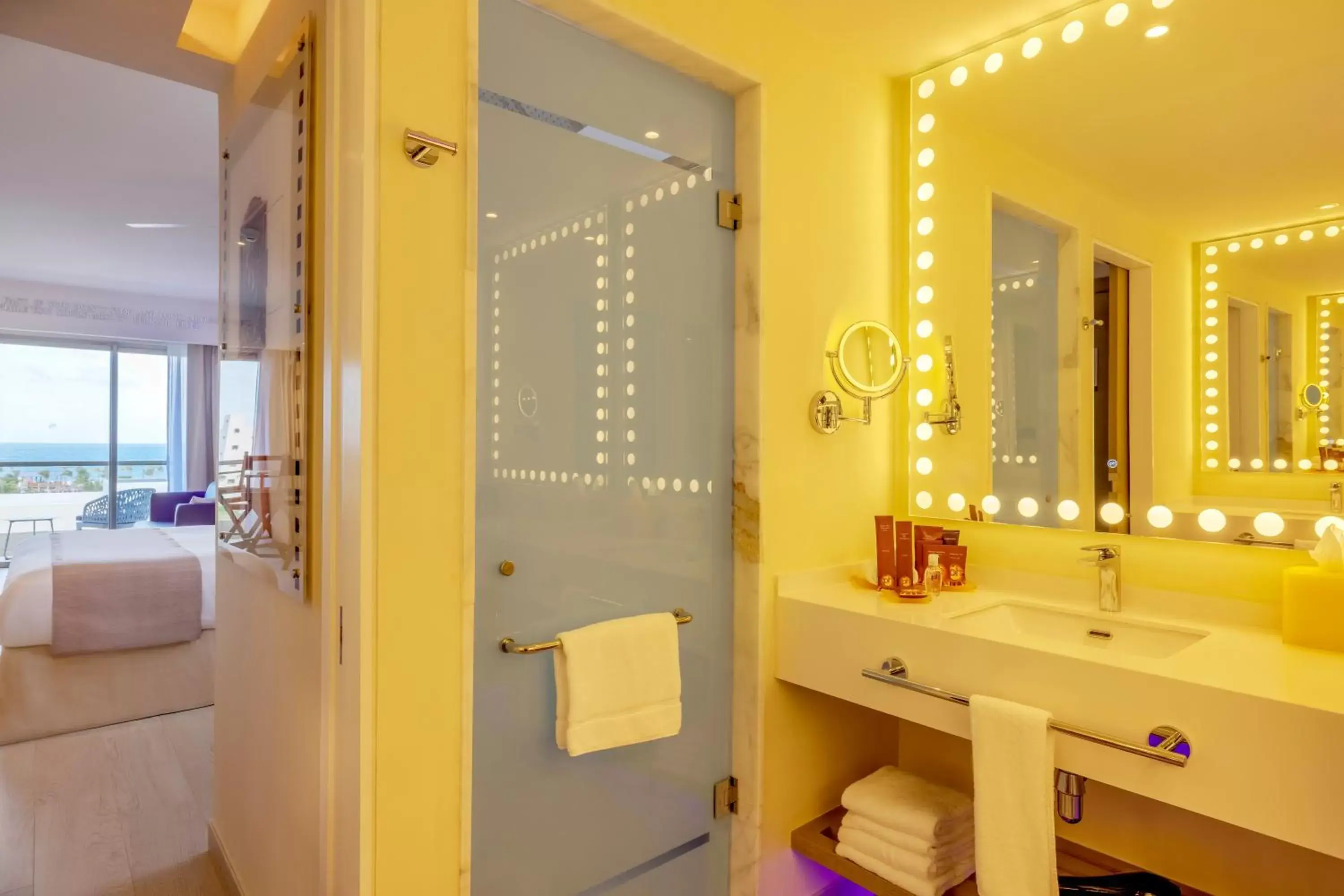 Bathroom in Planet Hollywood Cancun, An Autograph Collection All-Inclusive Resort