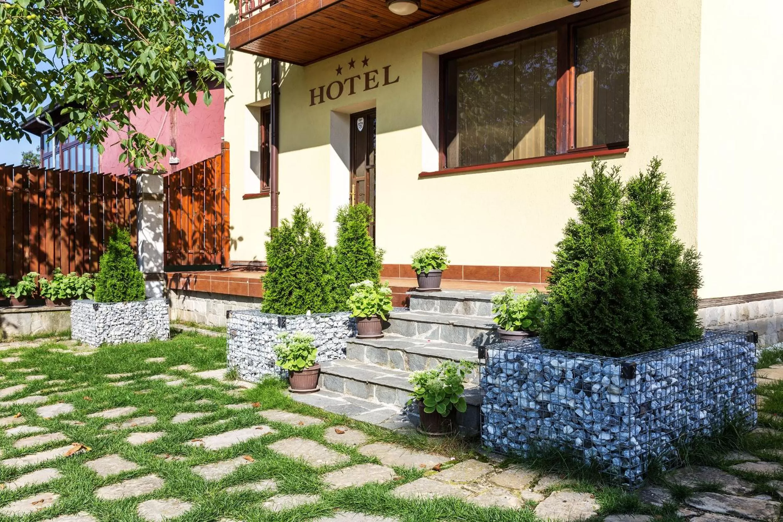 Garden view in Hotel Villa Boyana - Free Parking