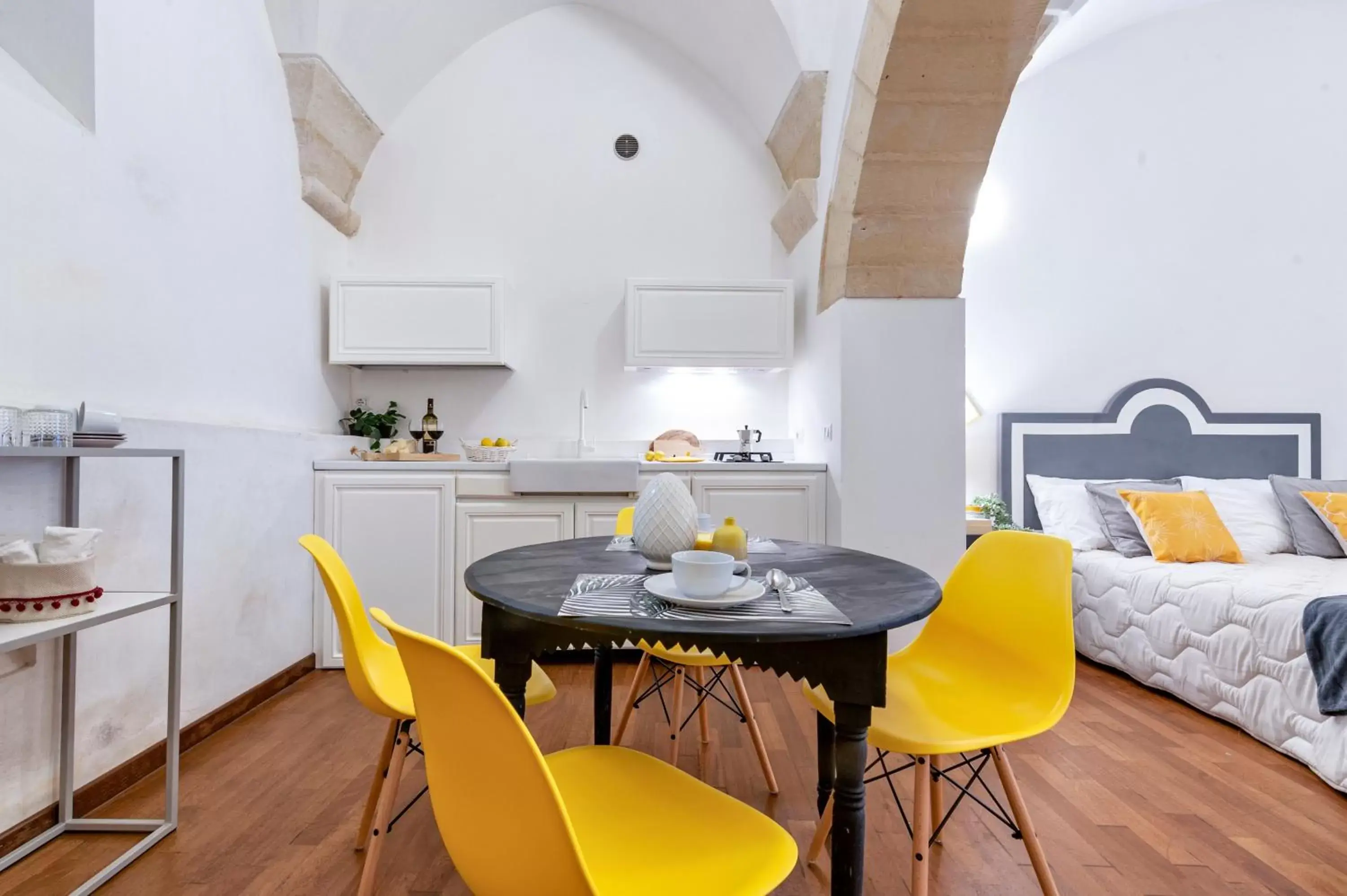 Dining area in Yellow Loft - Old Town Apartment SIT