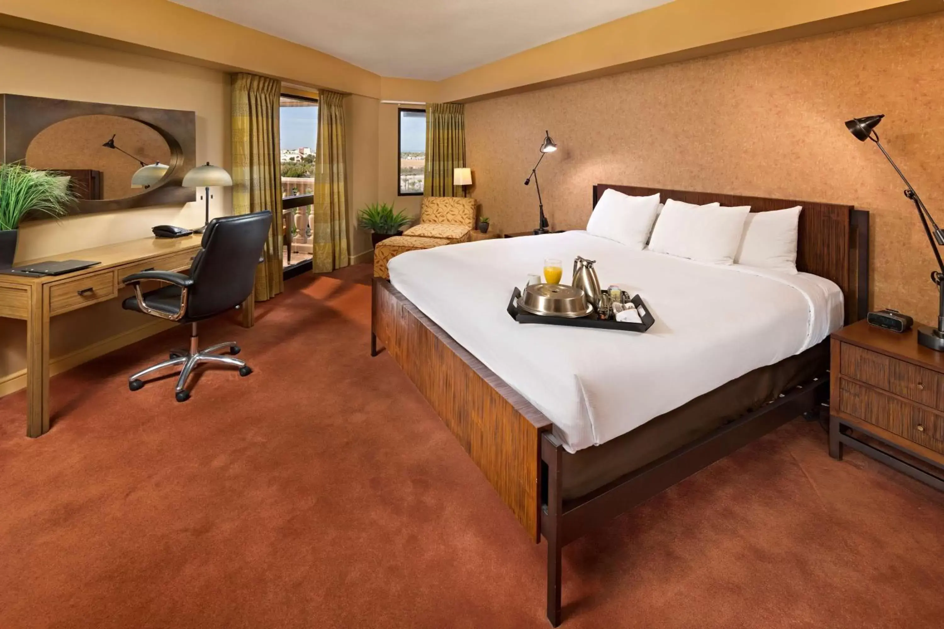 Bedroom in Doubletree by Hilton Phoenix Mesa