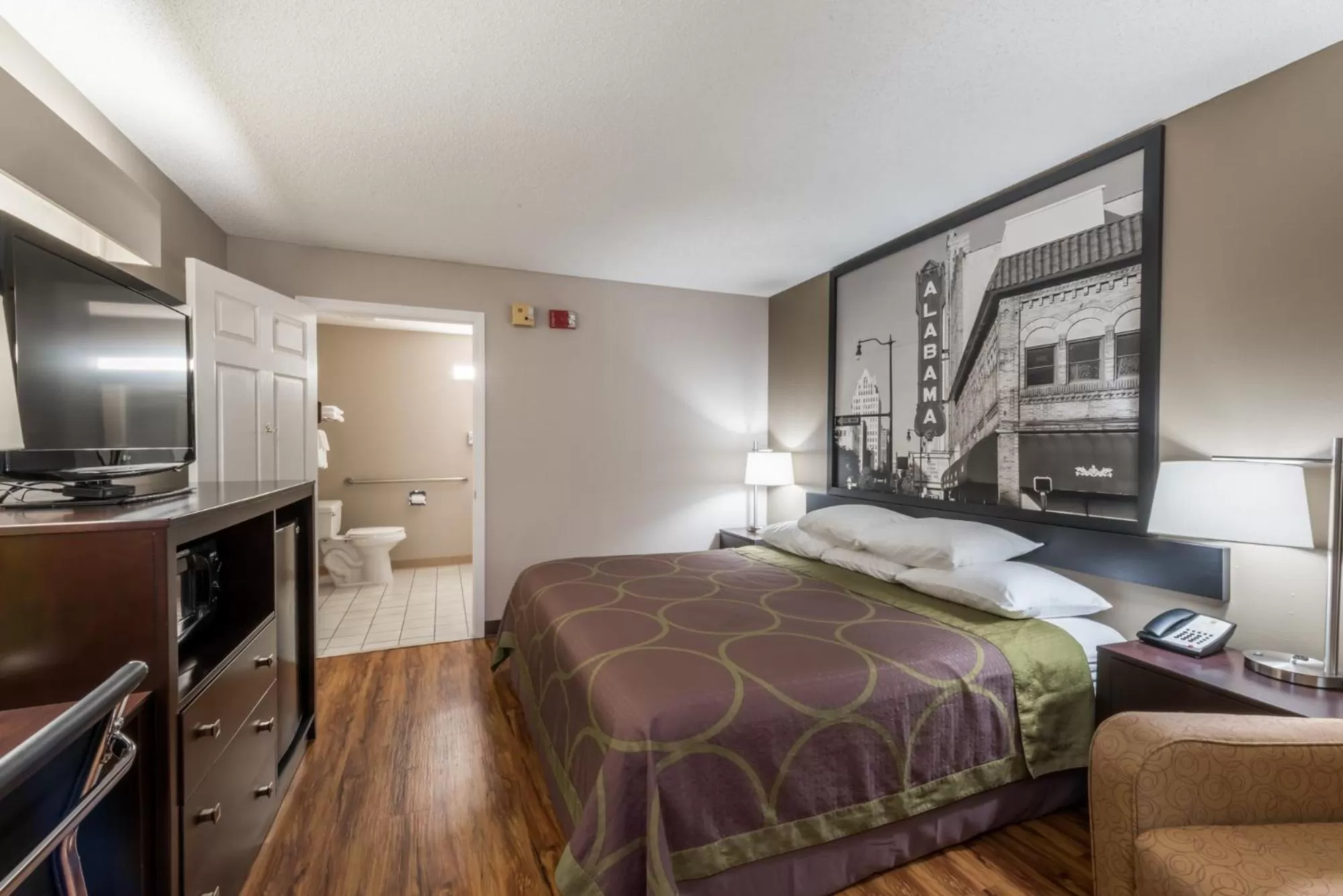Bedroom, Bed in Super 8 by Wyndham Alexander City