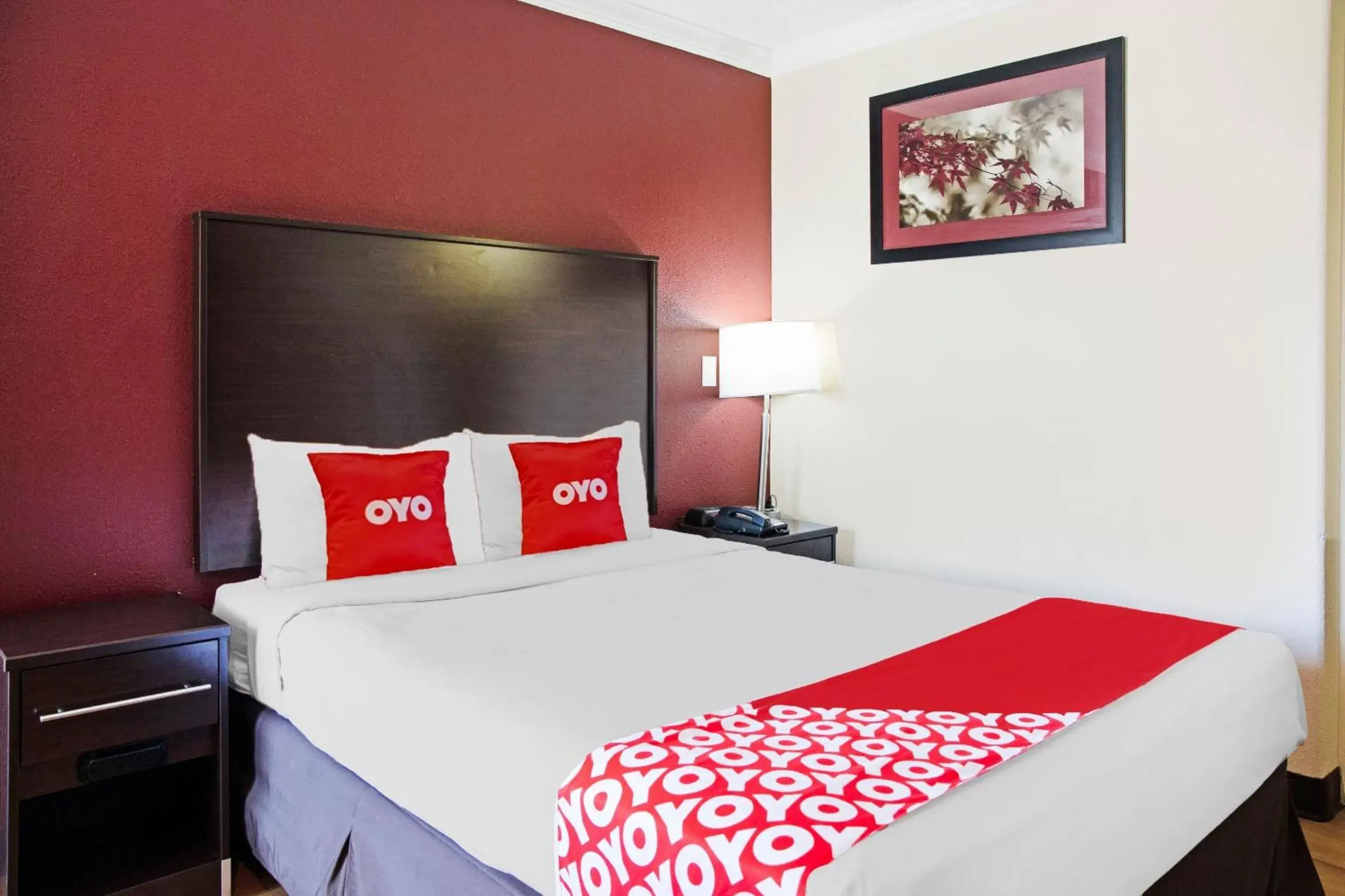 Dining area, Bed in OYO Hotel McAllen Airport South