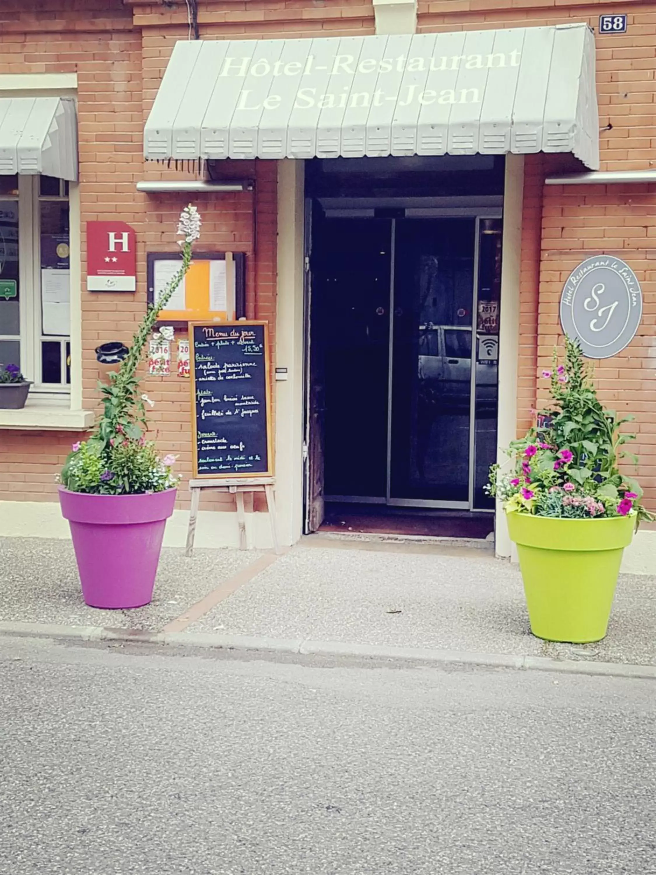 Facade/entrance in Hotel Le St Jean