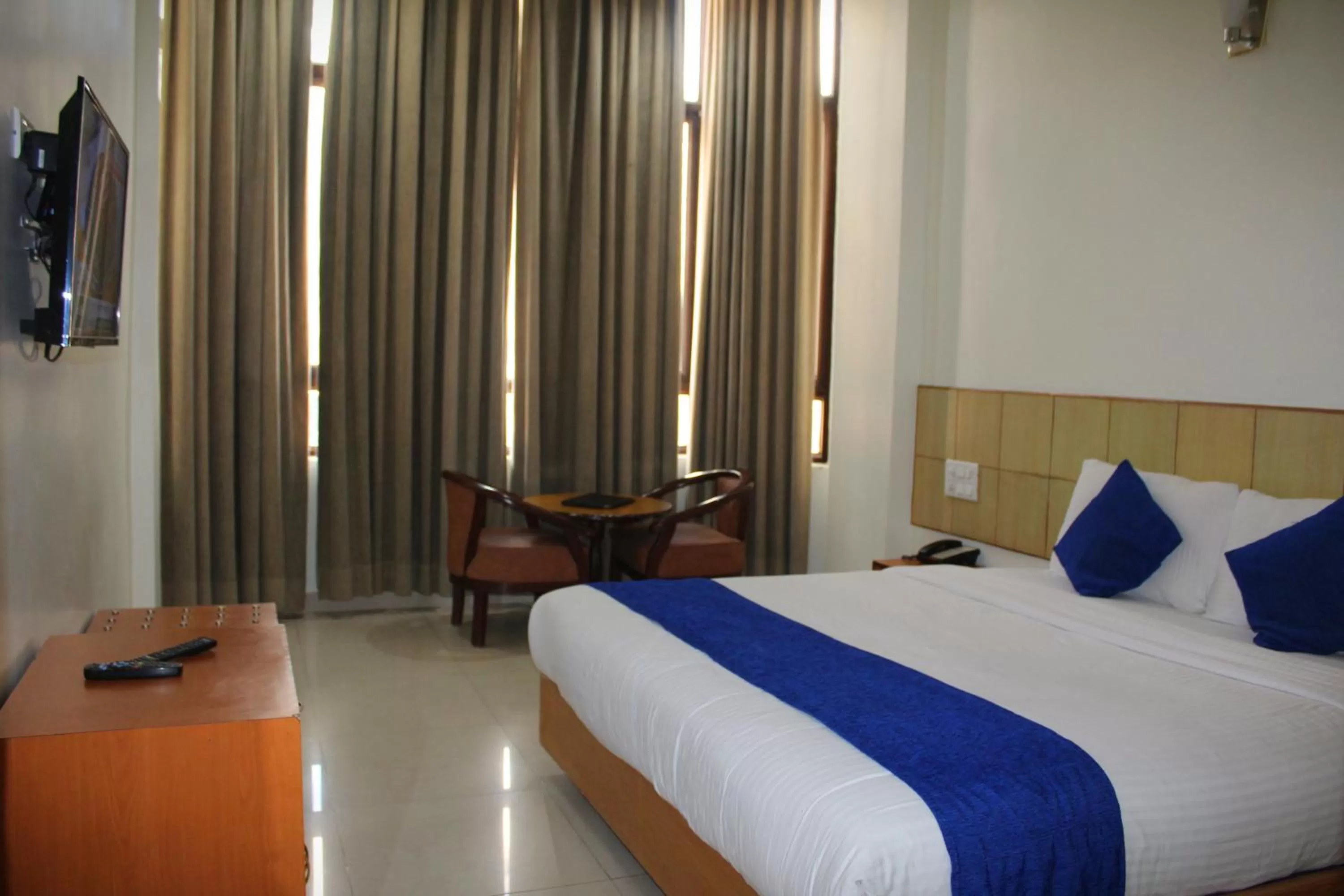 Bed in Hotel Broadways Inn