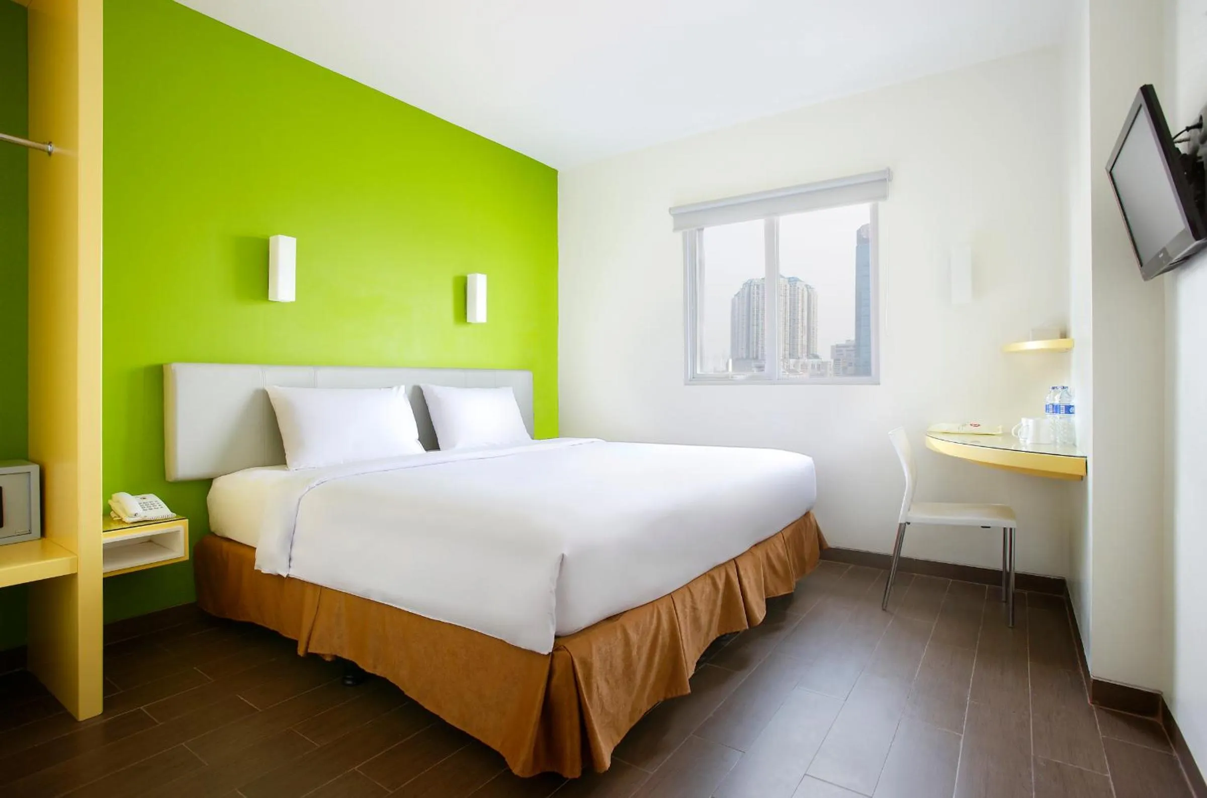 Photo of the whole room, Bed in Amaris Hotel Dr. Susilo Grogol