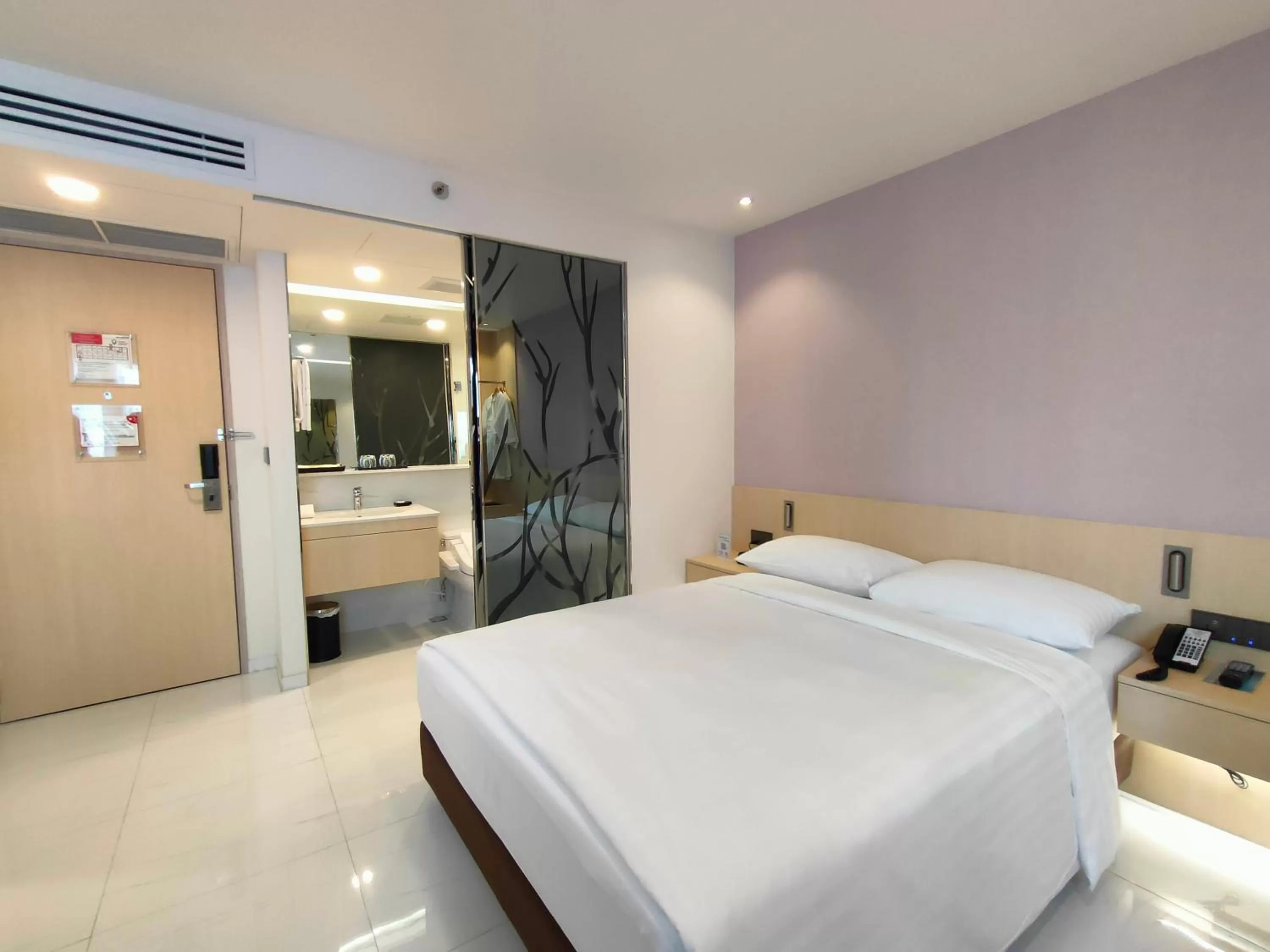 Photo of the whole room in Evergreen Laurel Hotel Bangkok