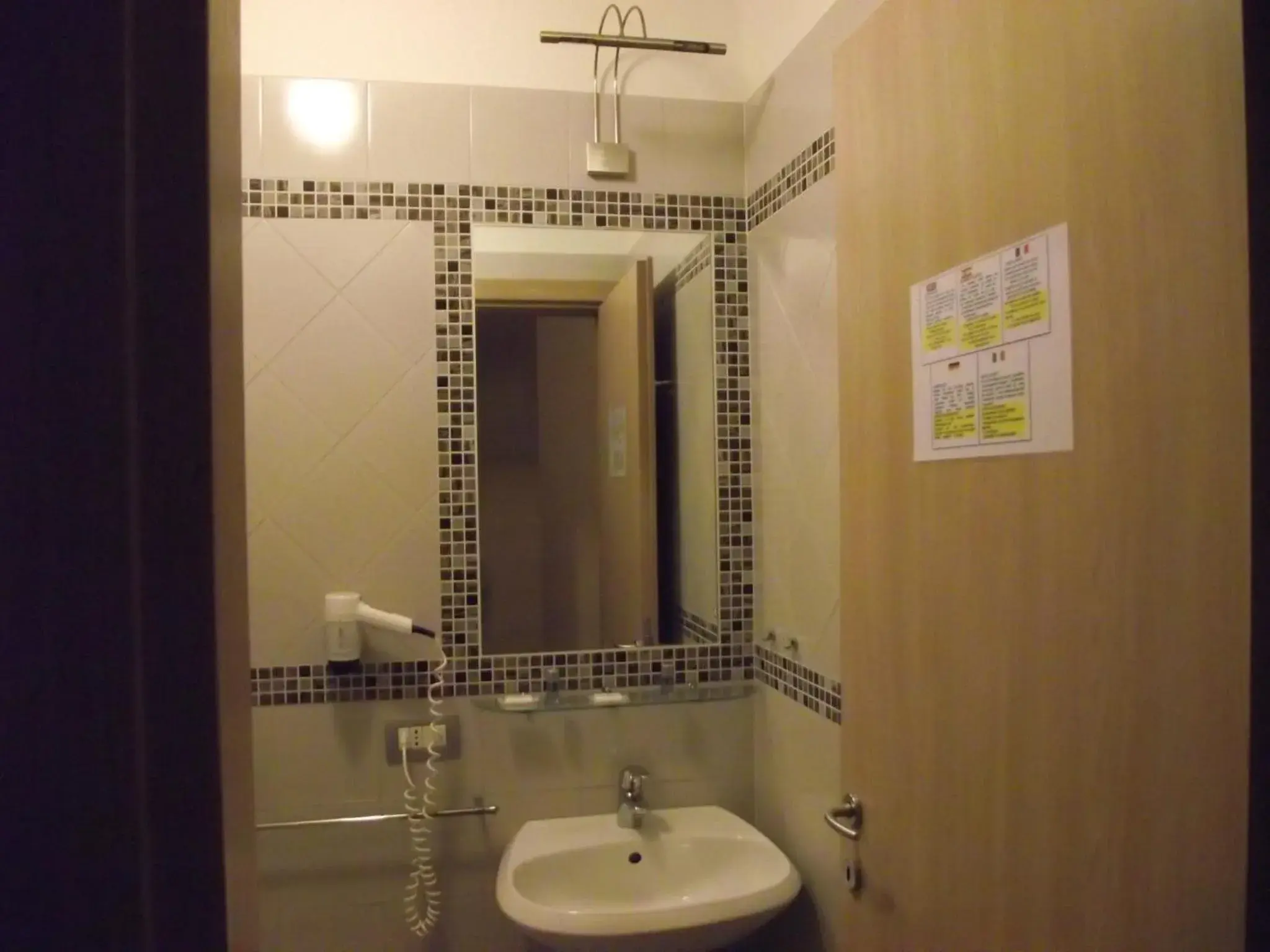 Bathroom in Hotel Elide