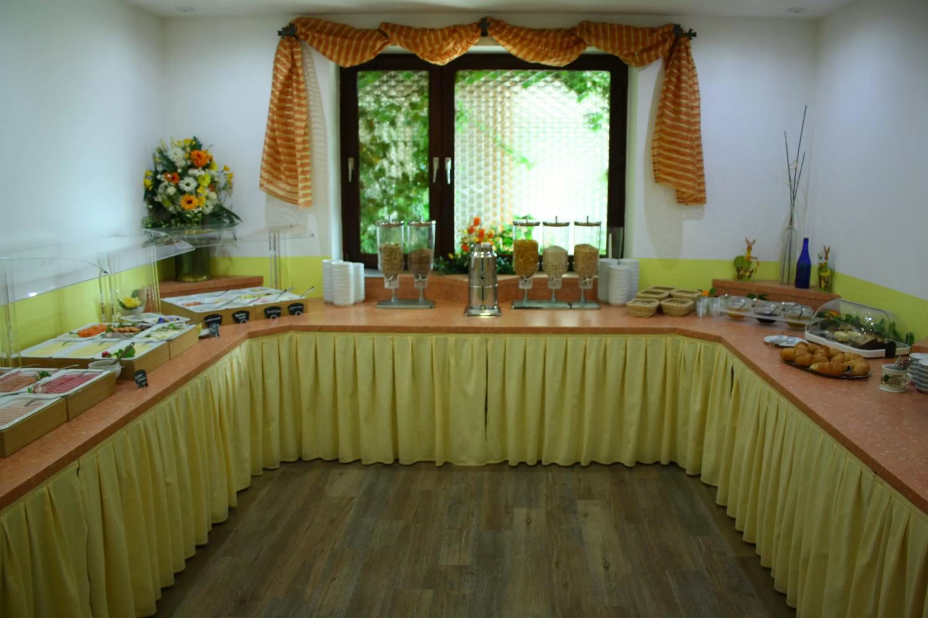 Buffet breakfast in Hotel-Landgasthof Ploss