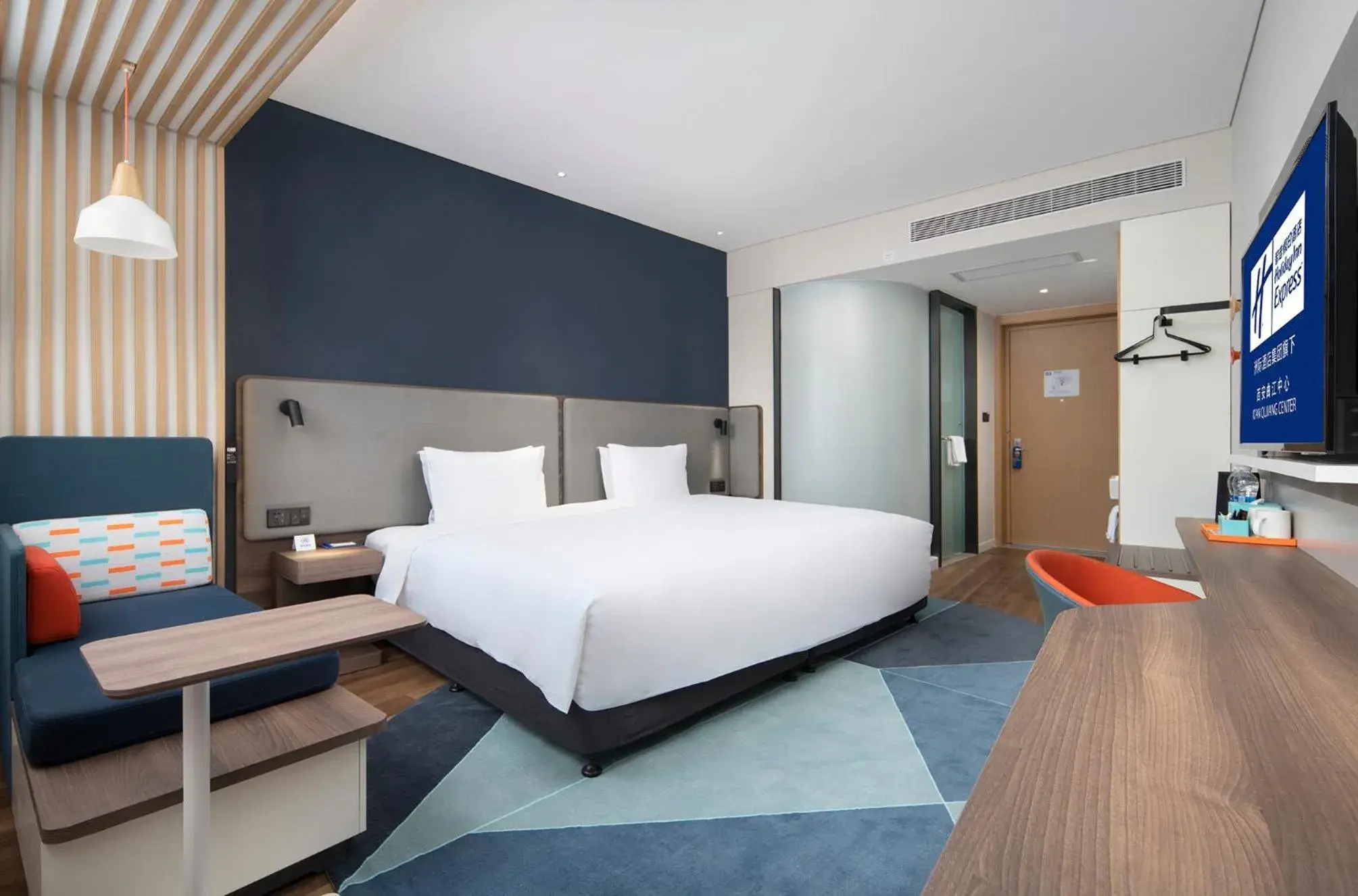 Property building, Bed in Holiday Inn Express Xi'an Qujiang Center, an IHG Hotel