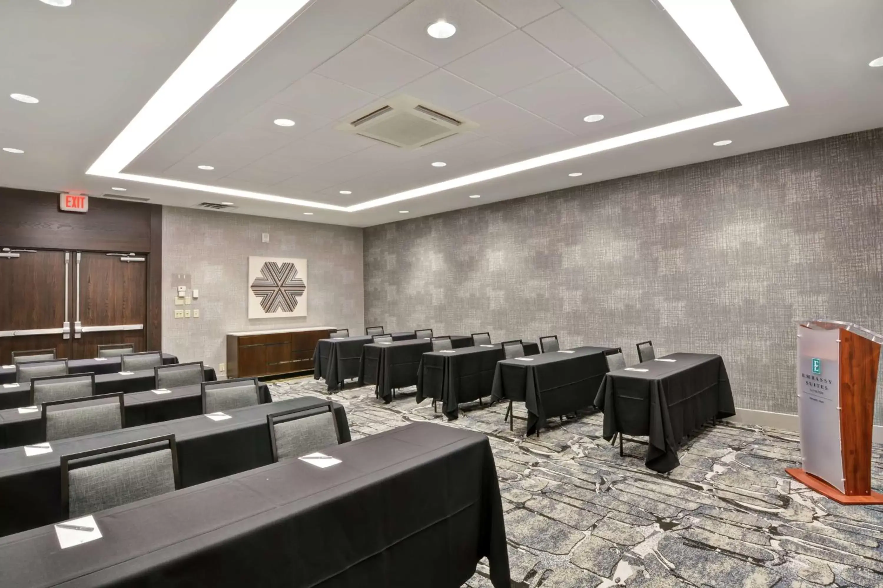 Meeting/conference room in Embassy Suites by Hilton Minneapolis Airport