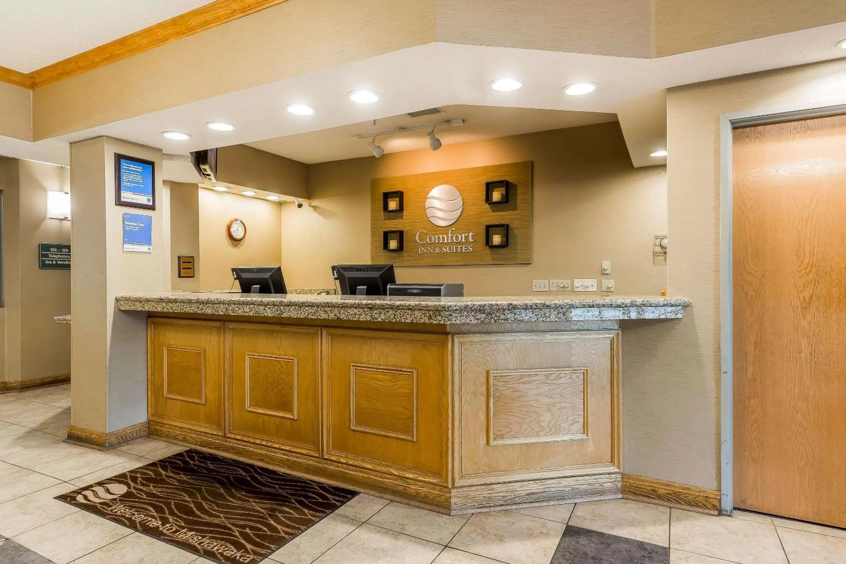 Lobby or reception in Comfort Inn & Suites Mishawaka-South Bend