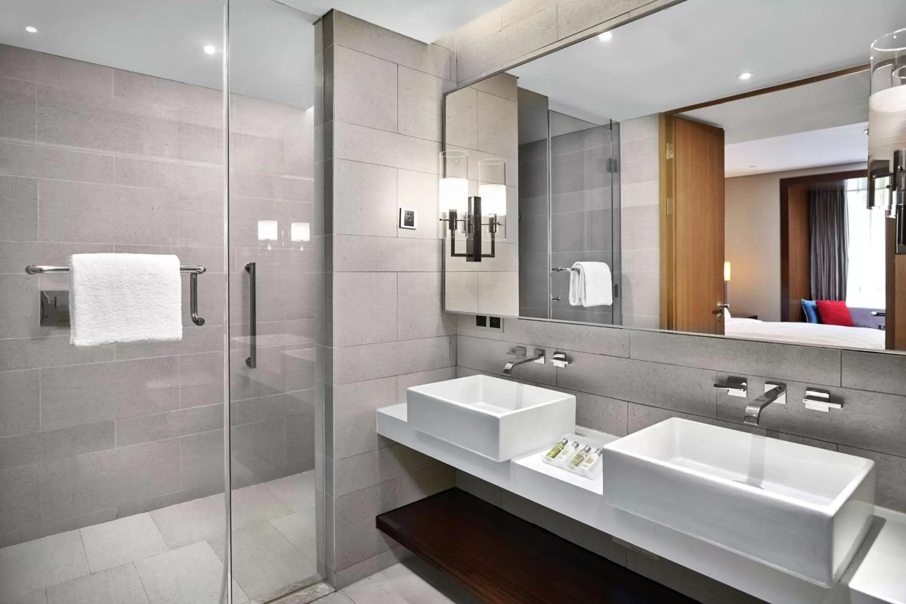 Bathroom in Hilton Garden Inn Shenzhen Bao'an