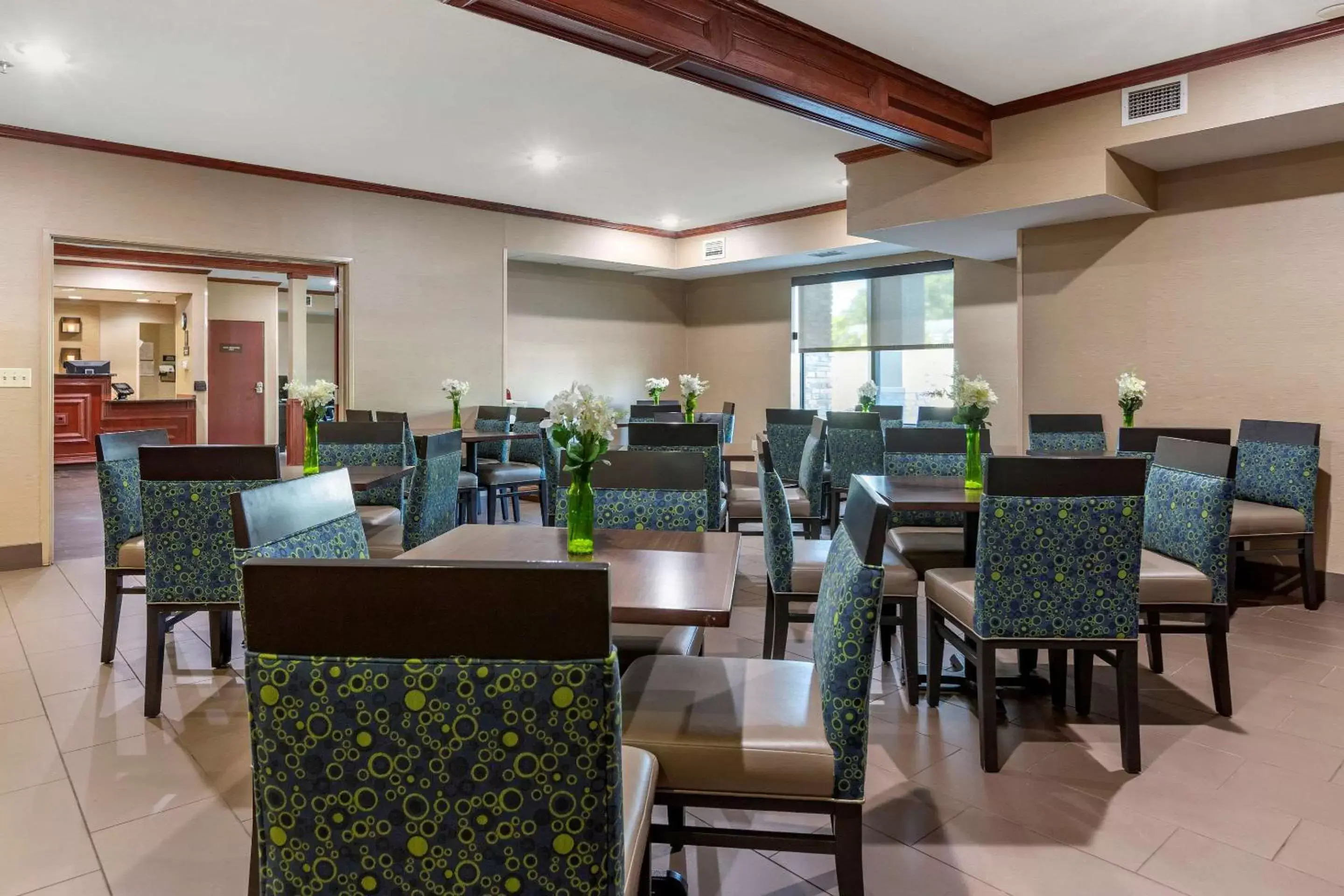 Restaurant/Places to Eat in Comfort Suites Grandville