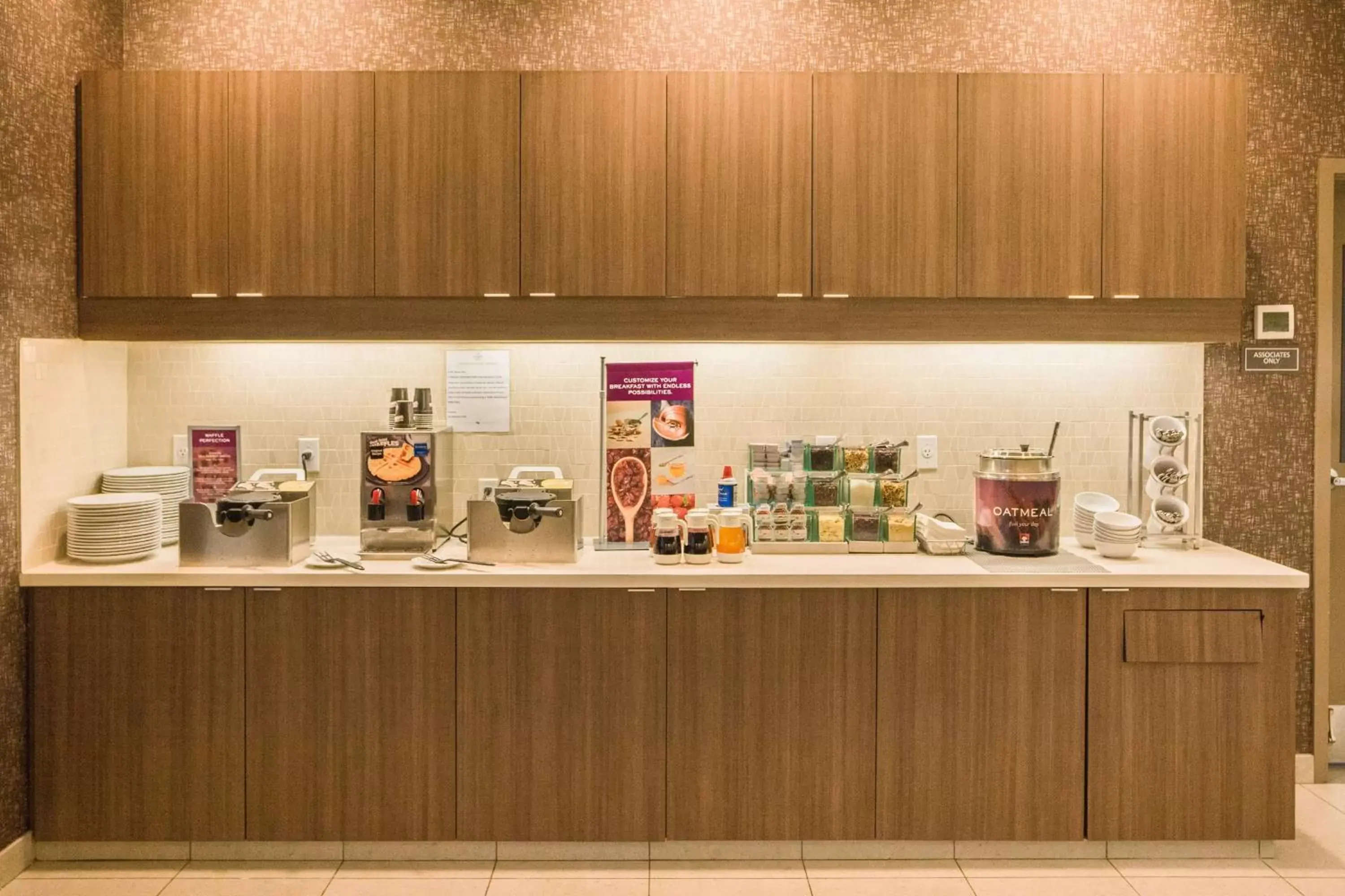 Breakfast, Kitchen/Kitchenette in Residence Inn by Marriott Seattle University District