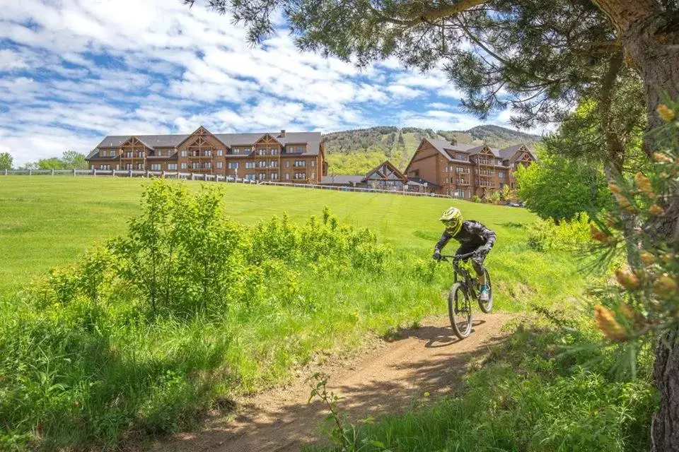 Cycling, Biking in Burke Mountain Hotel and Conference Center