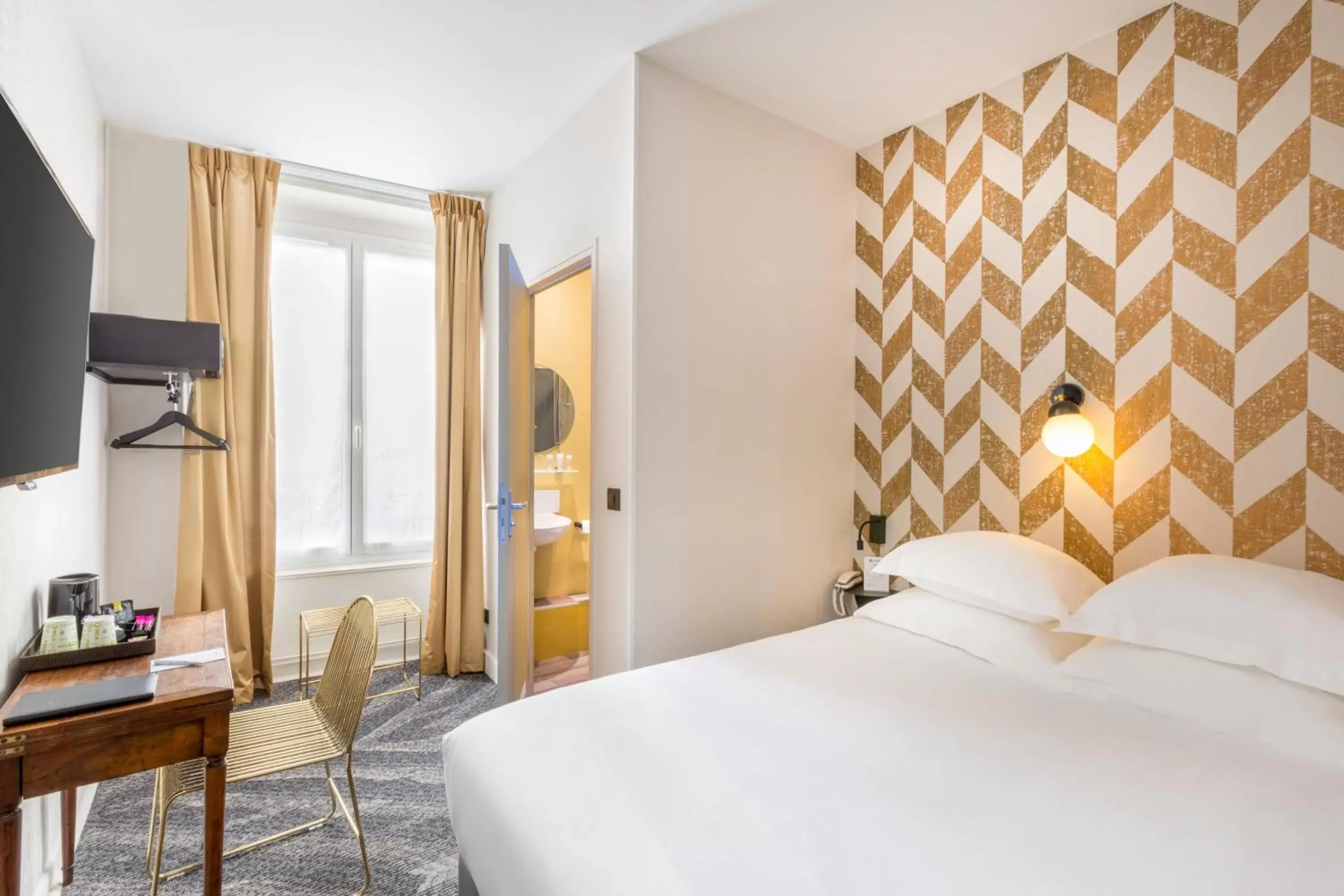 Bedroom, Bed in Best Western Hotel Centre Reims