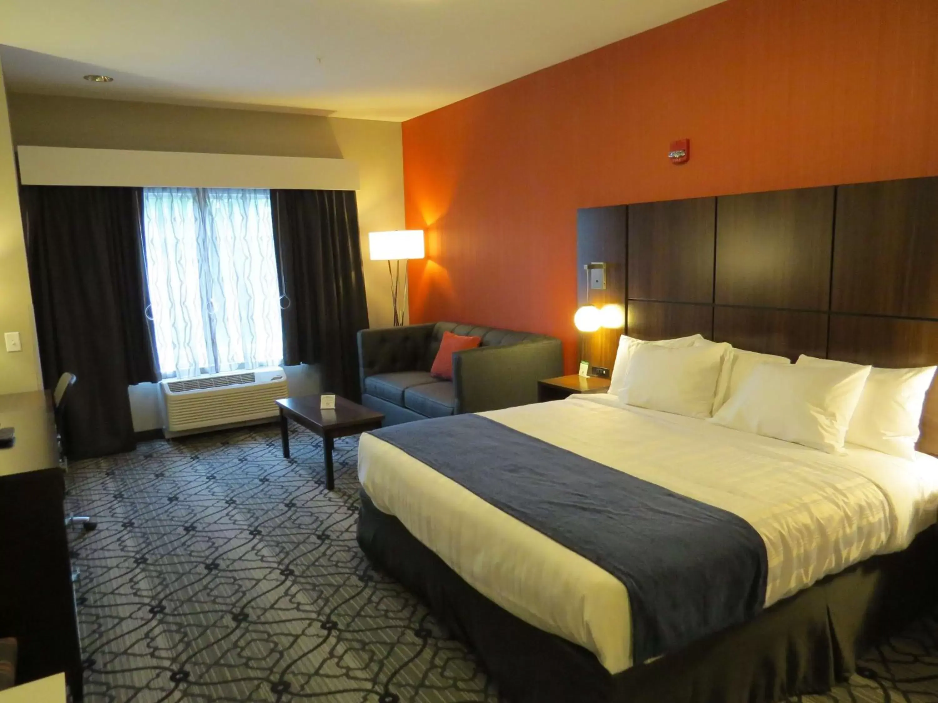 Photo of the whole room, Bed in Best Western Gettysburg