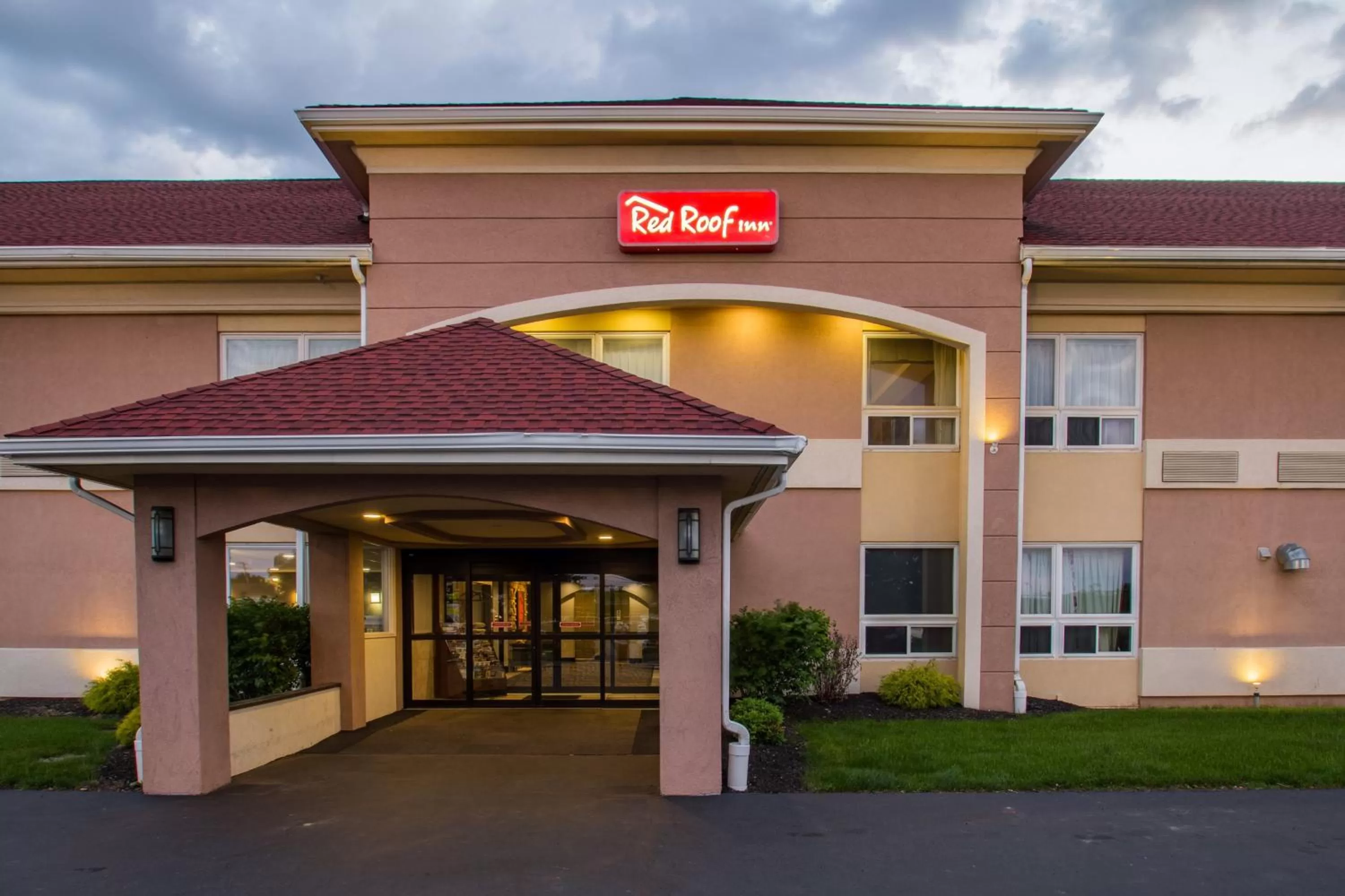 Property building in Red Roof Inn Batavia