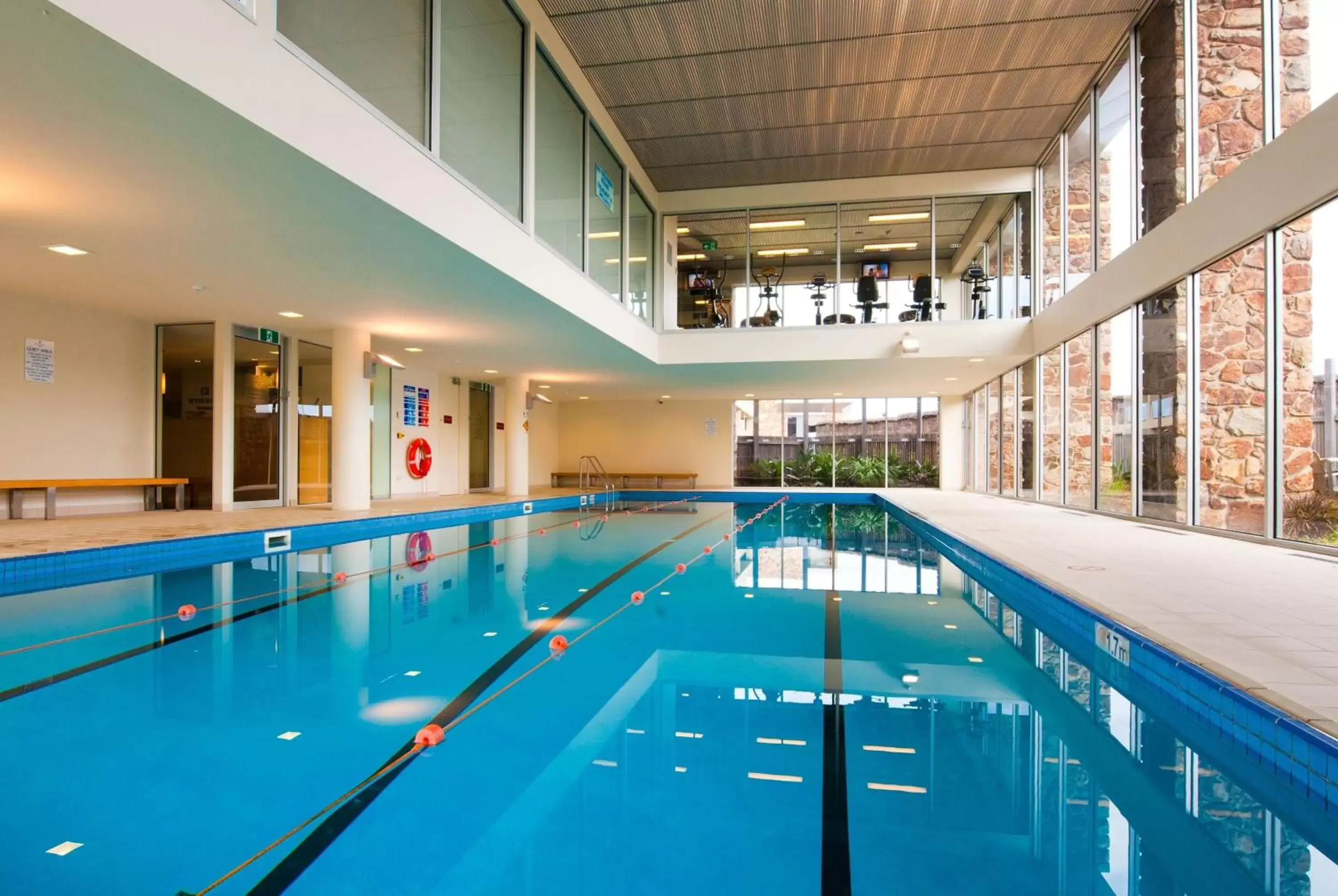 Activities, Swimming Pool in Wyndham Resort Torquay