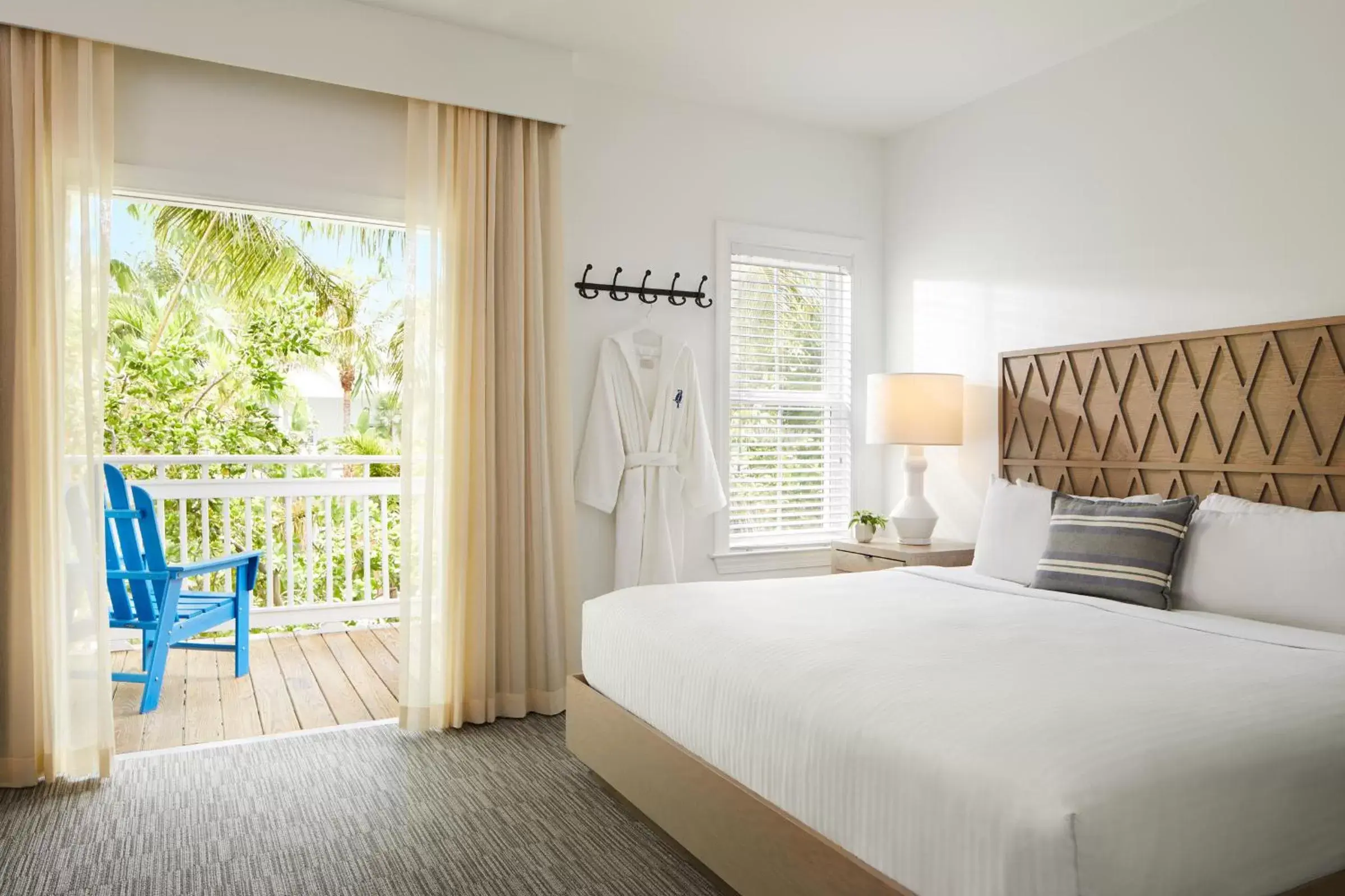 Bed in Parrot Key Hotel & Villas